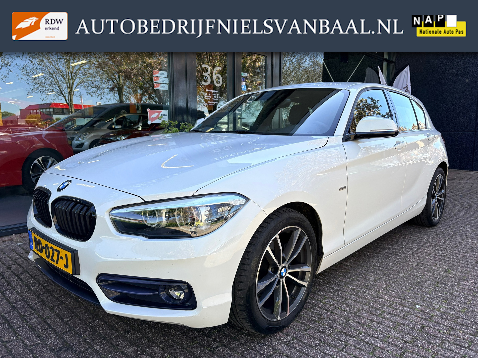 BMW 116i 116i Edition Sport Line Shadow Executive NL-AUTO 2017 - voorkant