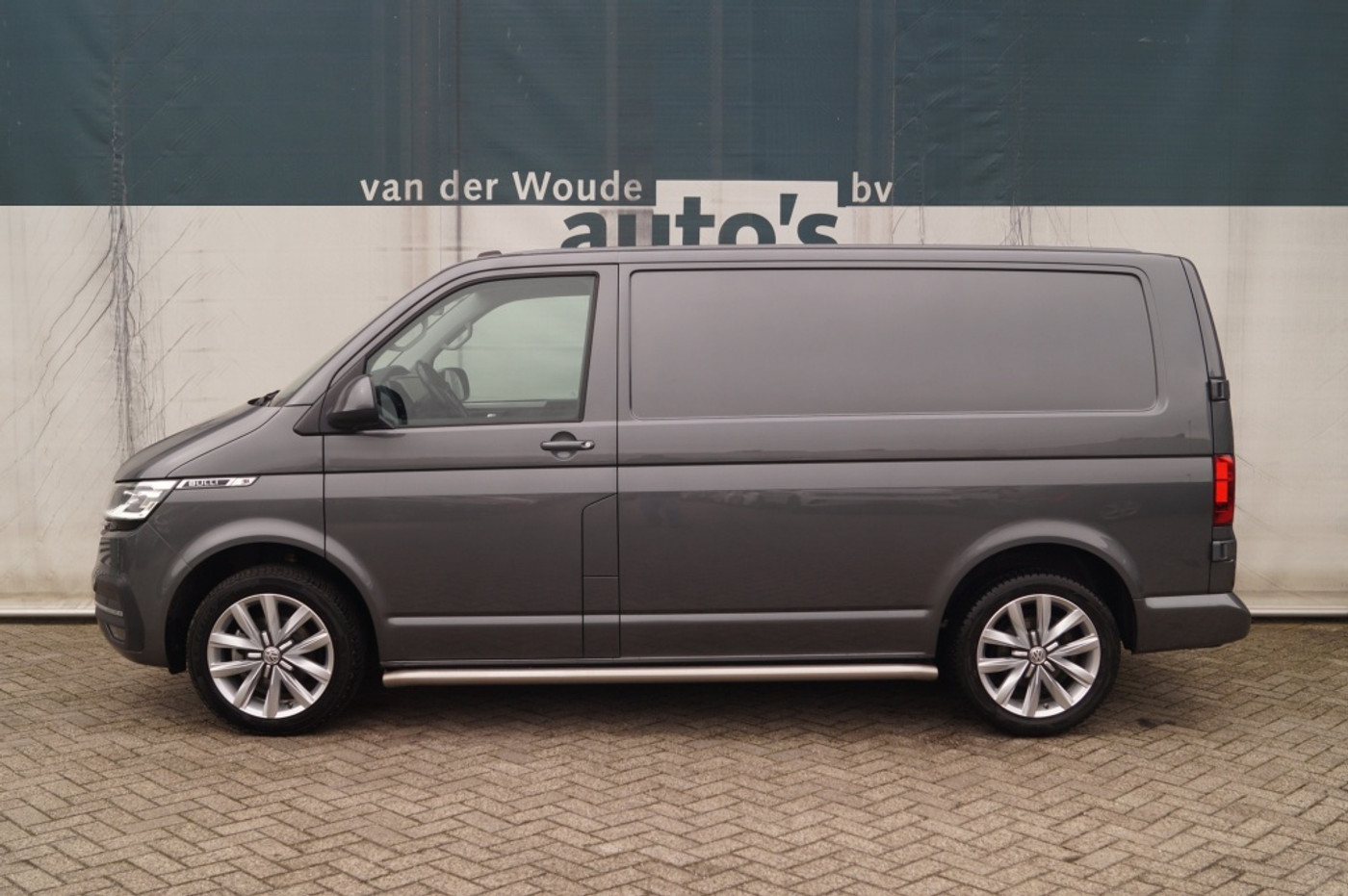 Volkswagen Transporter 2.0 TDI L1H1 28 Bulli 2020 - voorkant