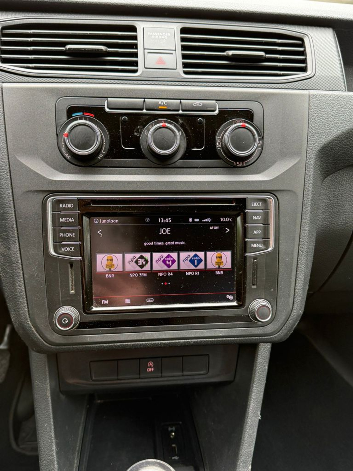 Foto van Volkswagen Caddy Modified Partition Wall