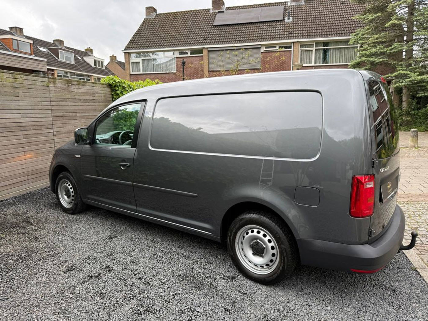 Foto van Volkswagen Caddy Modified Partition Wall