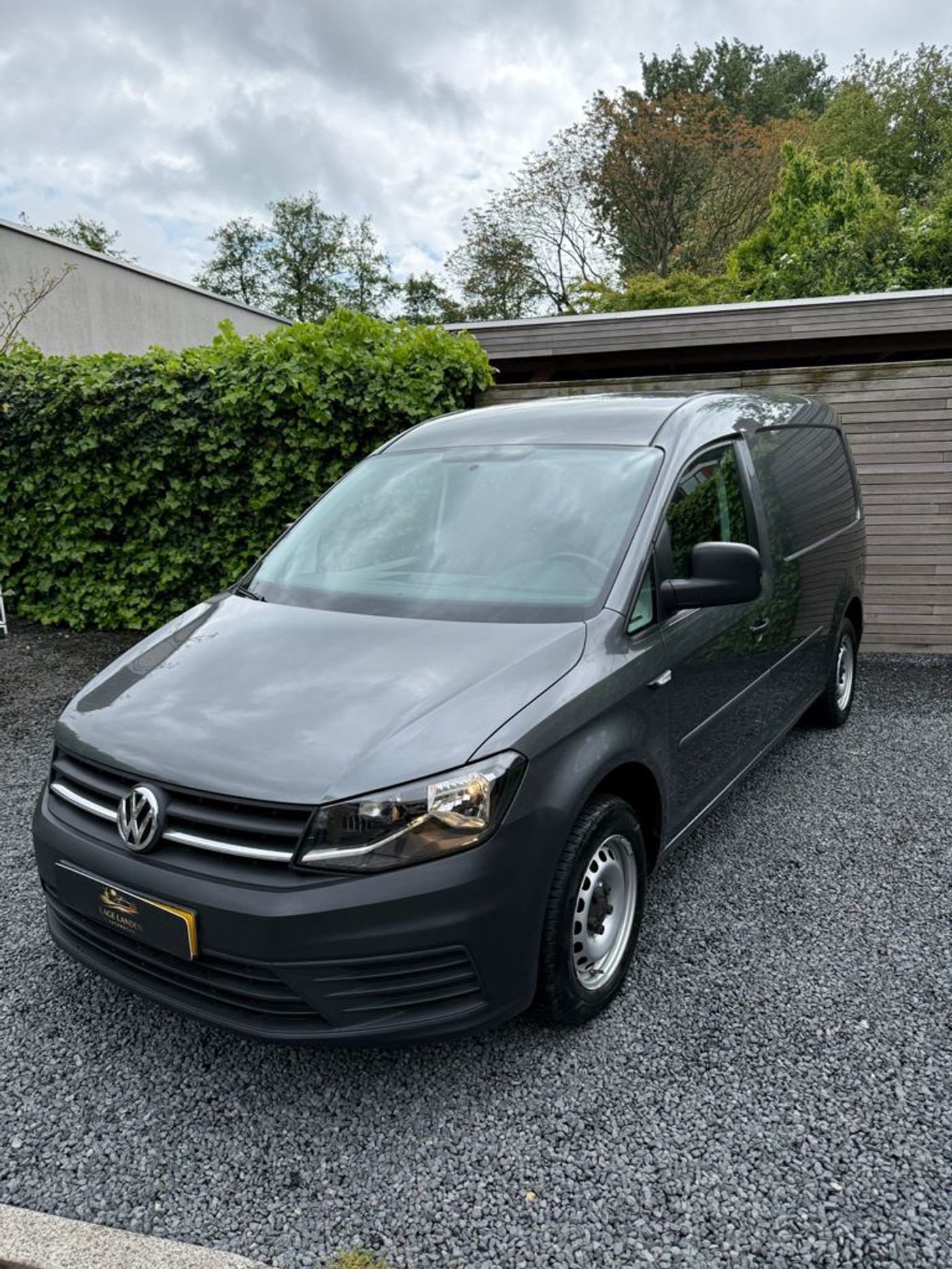 Foto van Volkswagen Caddy Modified Partition Wall