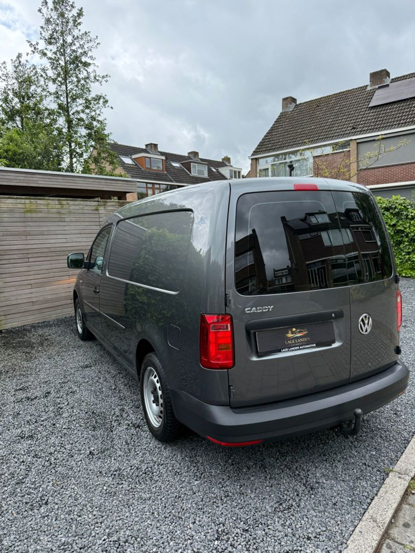 Foto van Volkswagen Caddy Modified Partition Wall