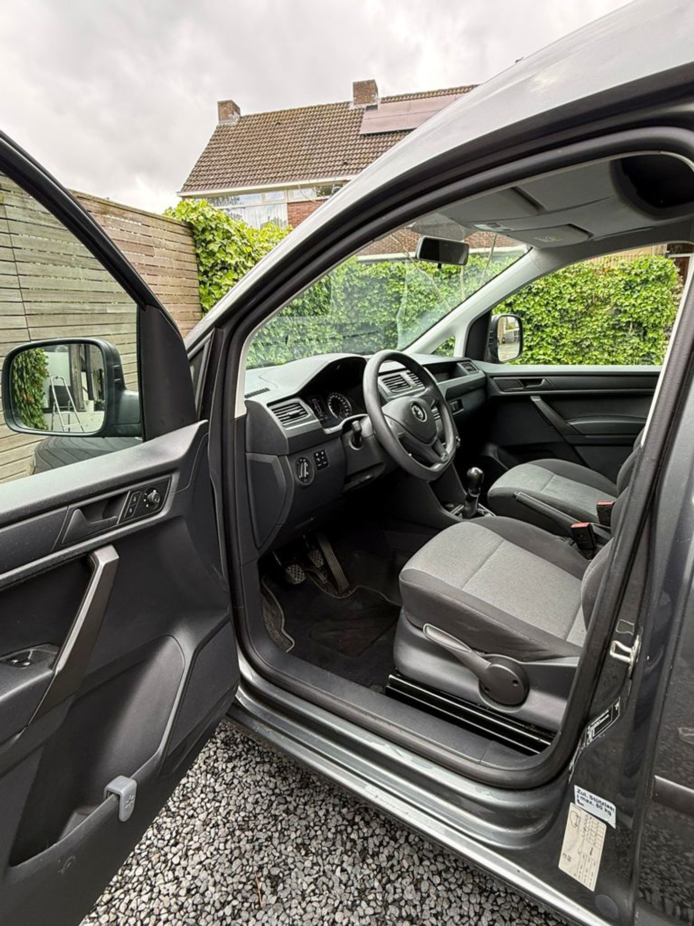 Foto van Volkswagen Caddy Modified Partition Wall
