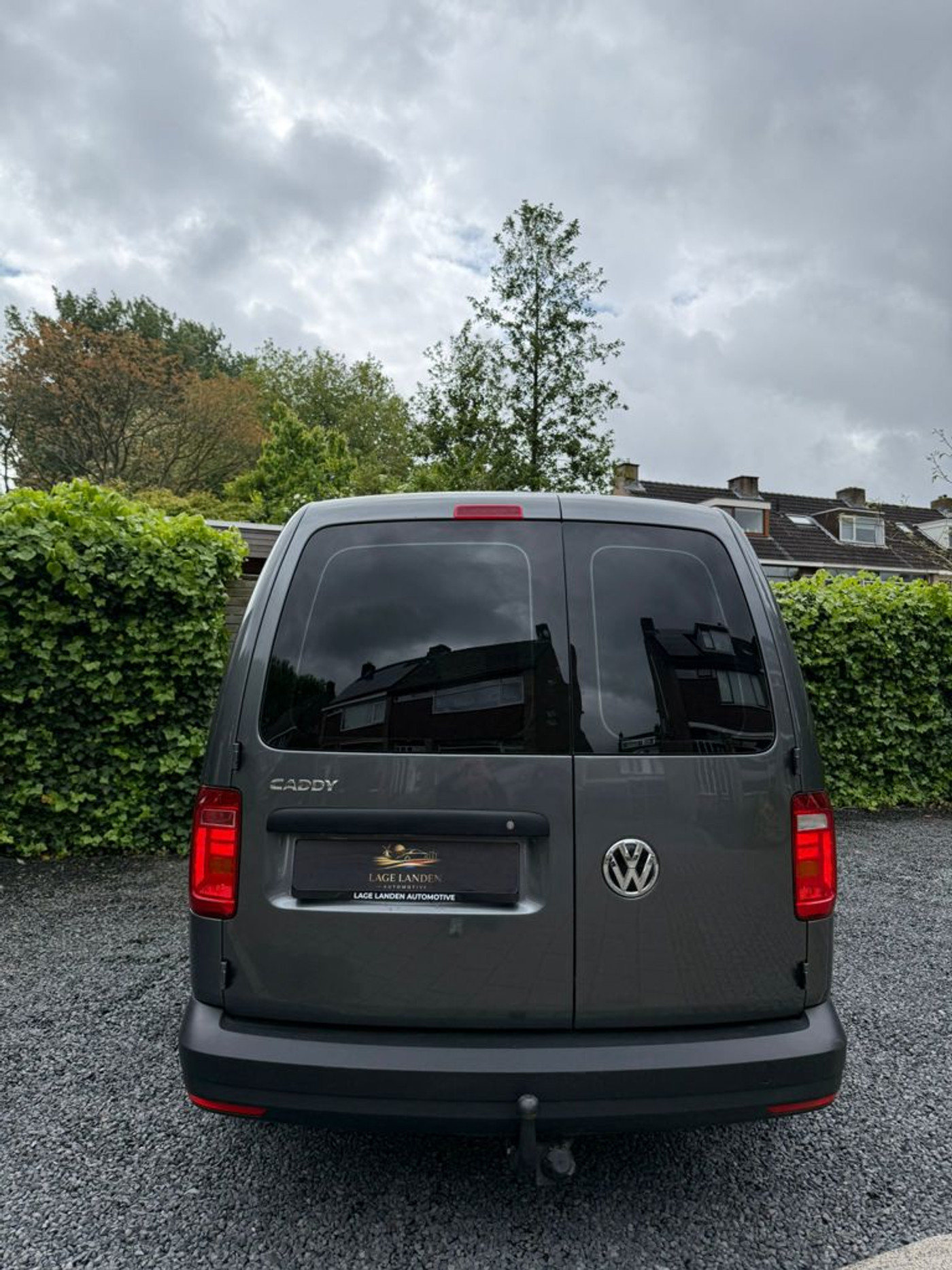 Foto van Volkswagen Caddy Modified Partition Wall