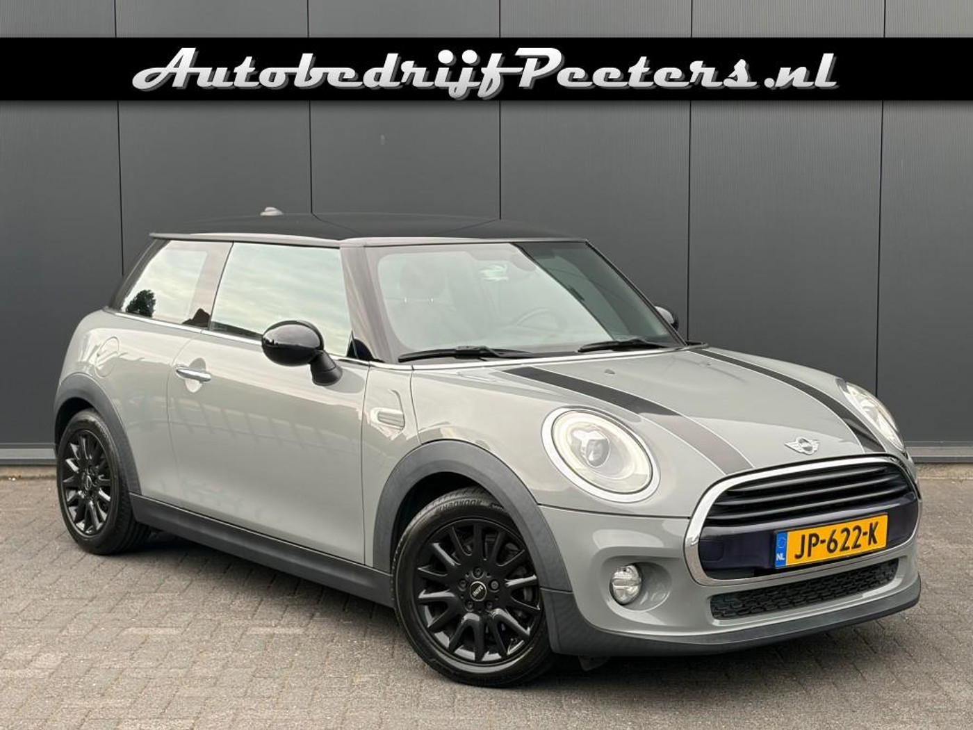 Mini Cooper 1.5 Navigatie LED Cruise PDC Sportvelgen NL-auto 2016 - voorkant