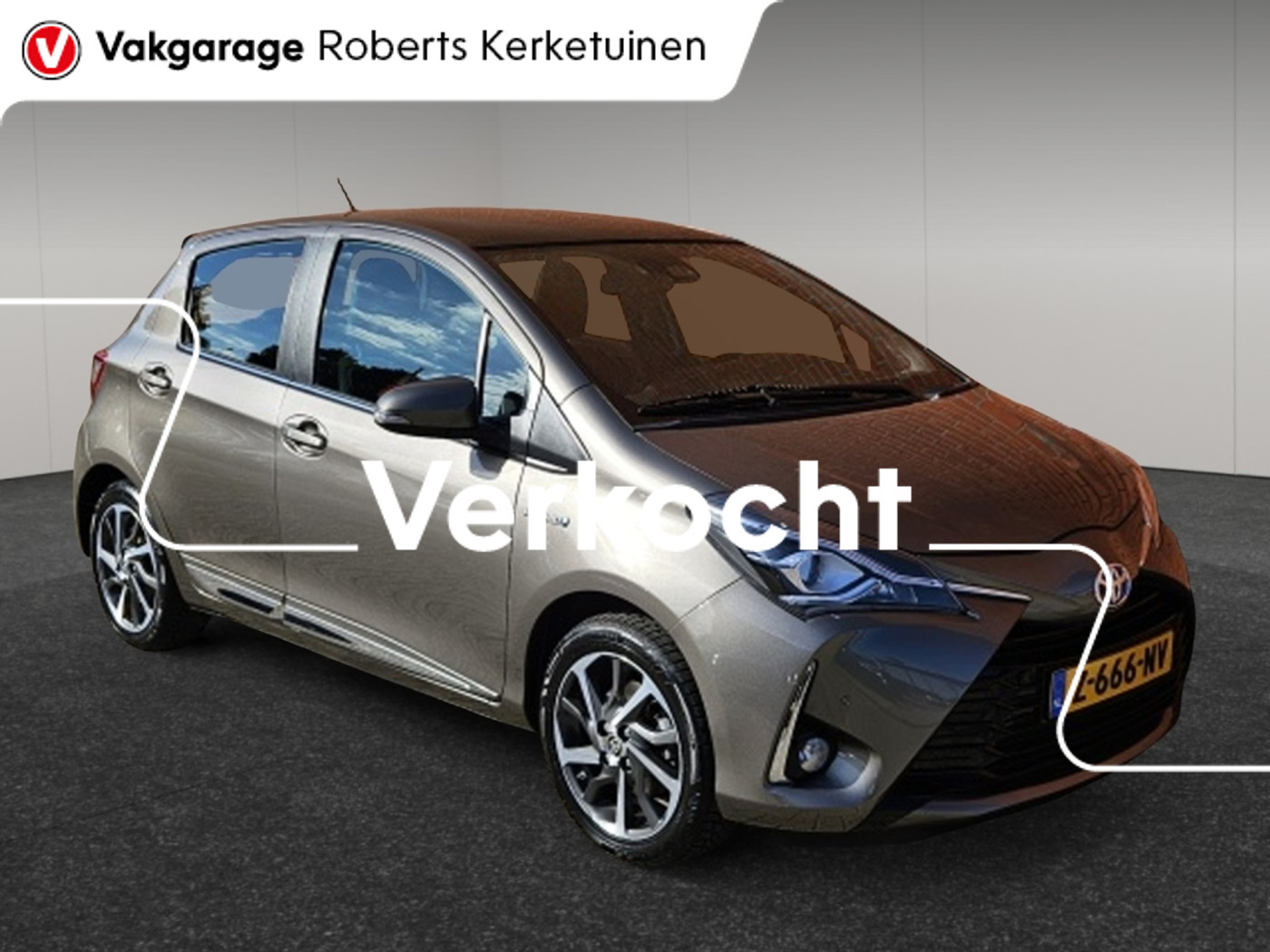 Toyota Toyota Yaris Hybrid 1.5 Hybride Premium Panoramadak Half Leder Camera Clima 2017 - voorkant