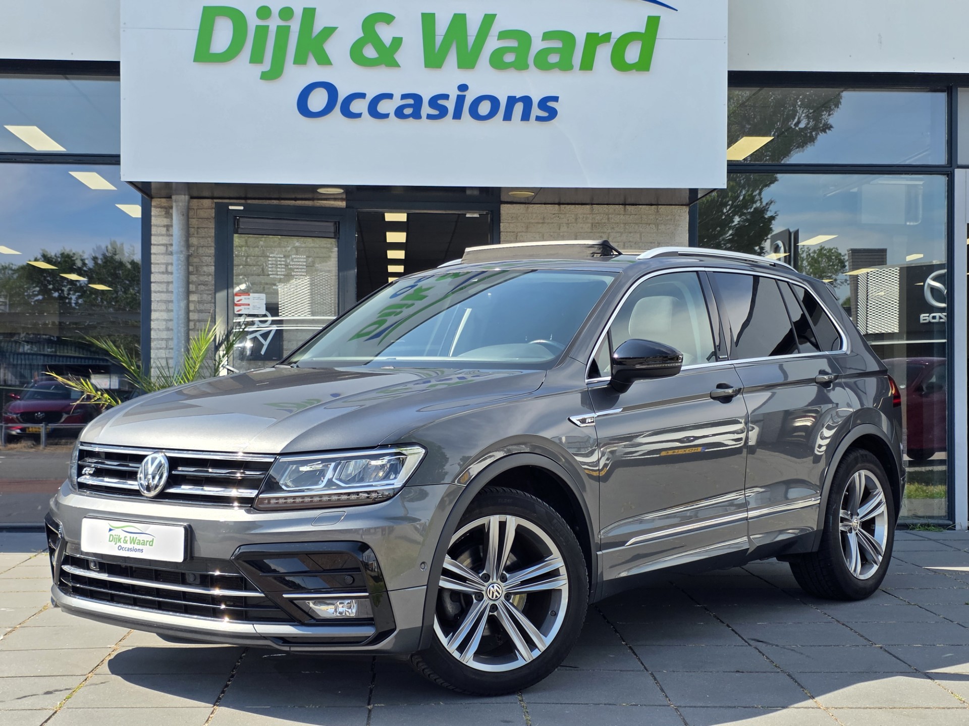 Volkswagen Tiguan 1.5 TSI ACT Highline Business R – DSG – Pano – Camera – Virtual Cockpit – 2019 - voorkant