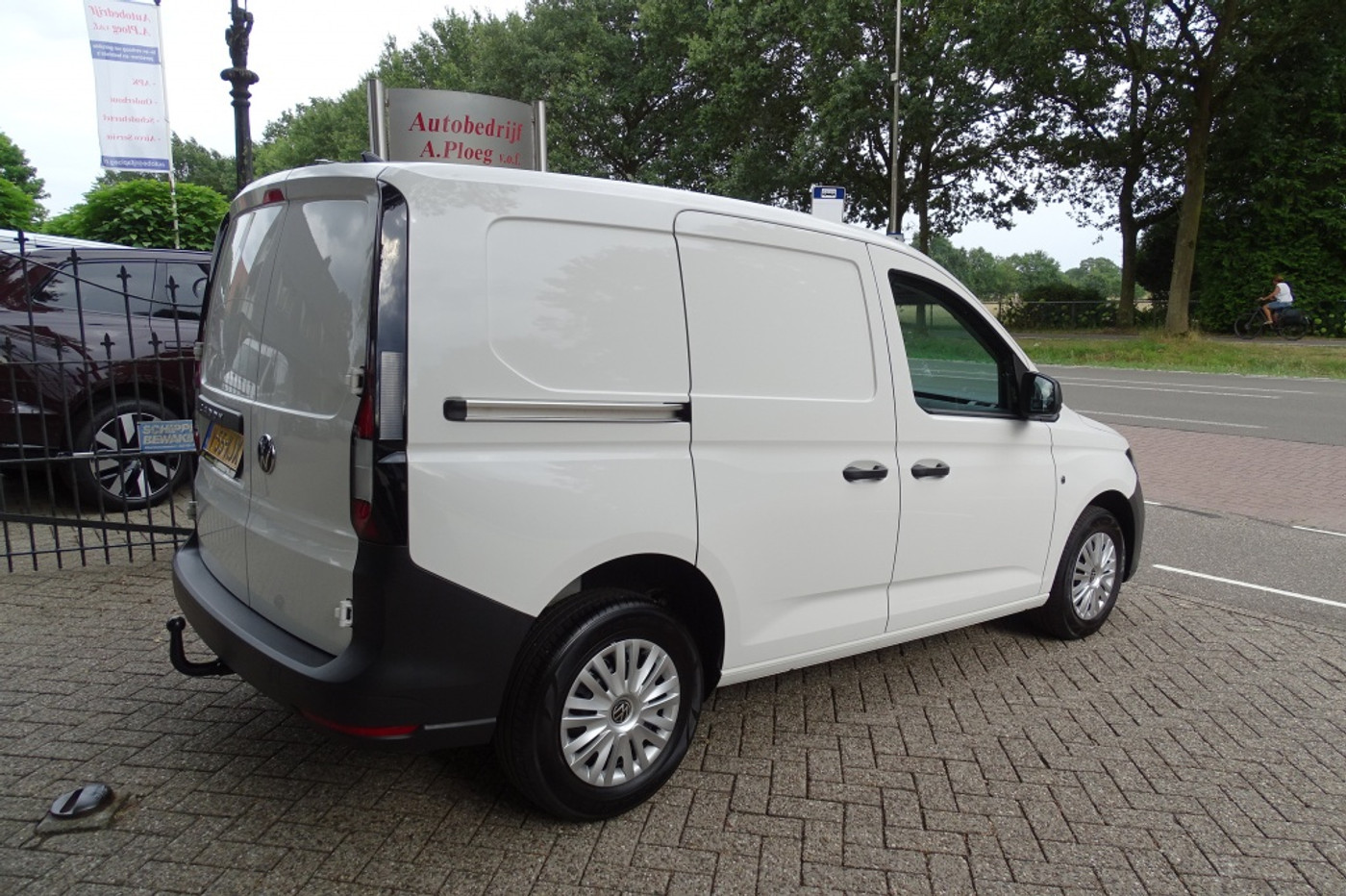 Foto van Volkswagen Caddy Modified Partition Wall