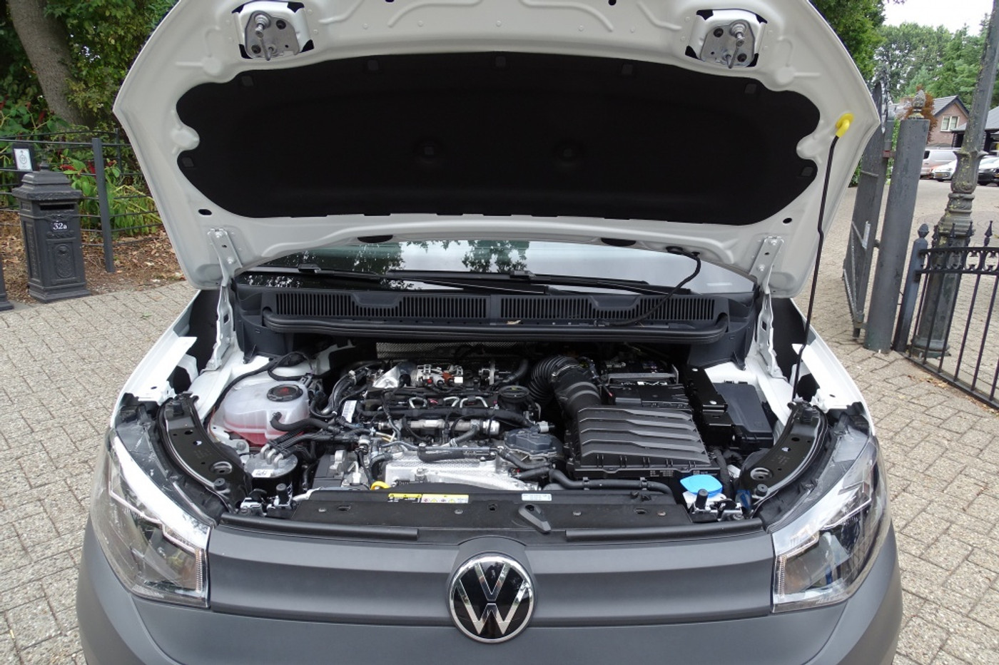 Foto van Volkswagen Caddy Modified Partition Wall