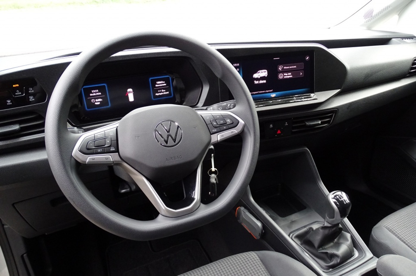 Foto van Volkswagen Caddy Modified Partition Wall