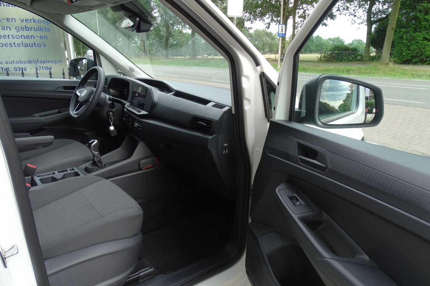 Foto van Volkswagen Caddy Modified Partition Wall