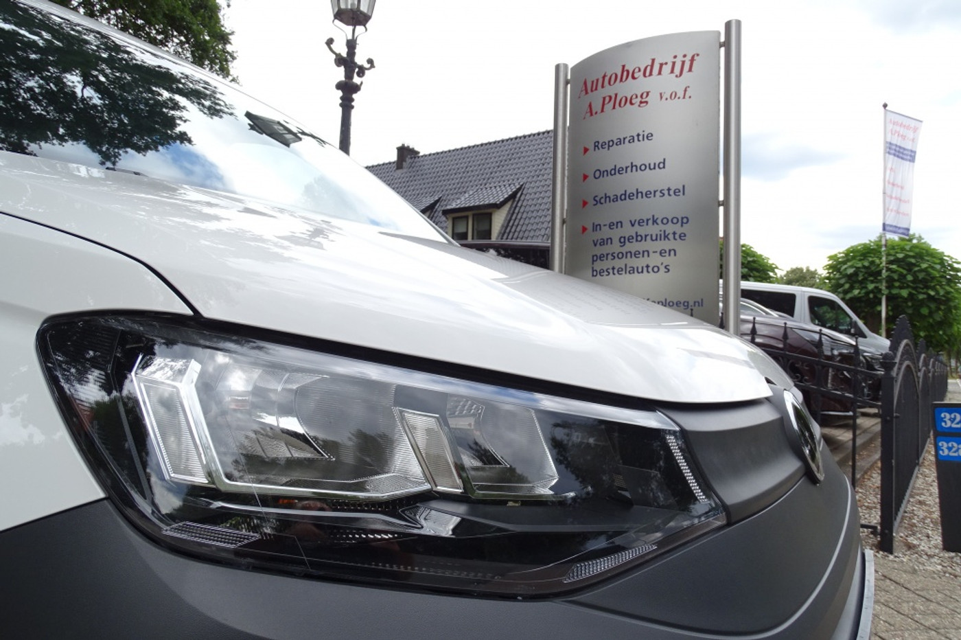 Foto van Volkswagen Caddy Modified Partition Wall