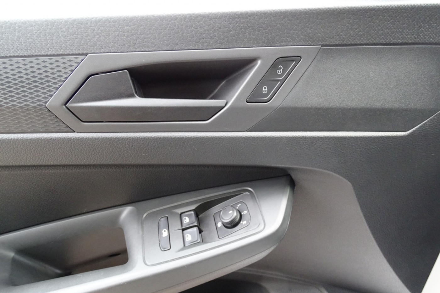 Foto van Volkswagen Caddy Modified Partition Wall