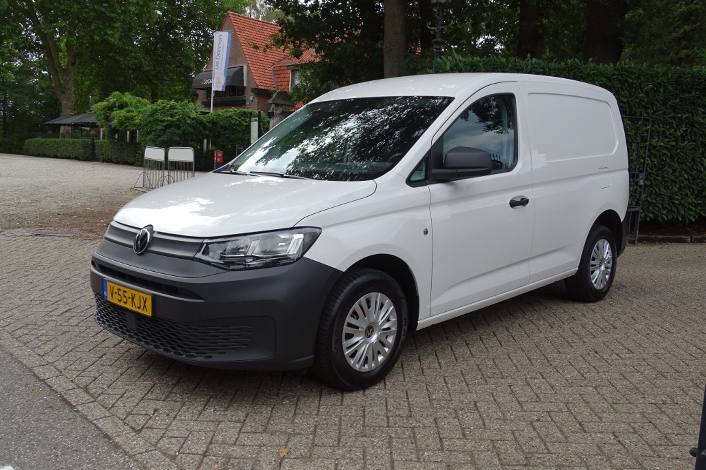 Foto van Volkswagen Caddy Modified Partition Wall