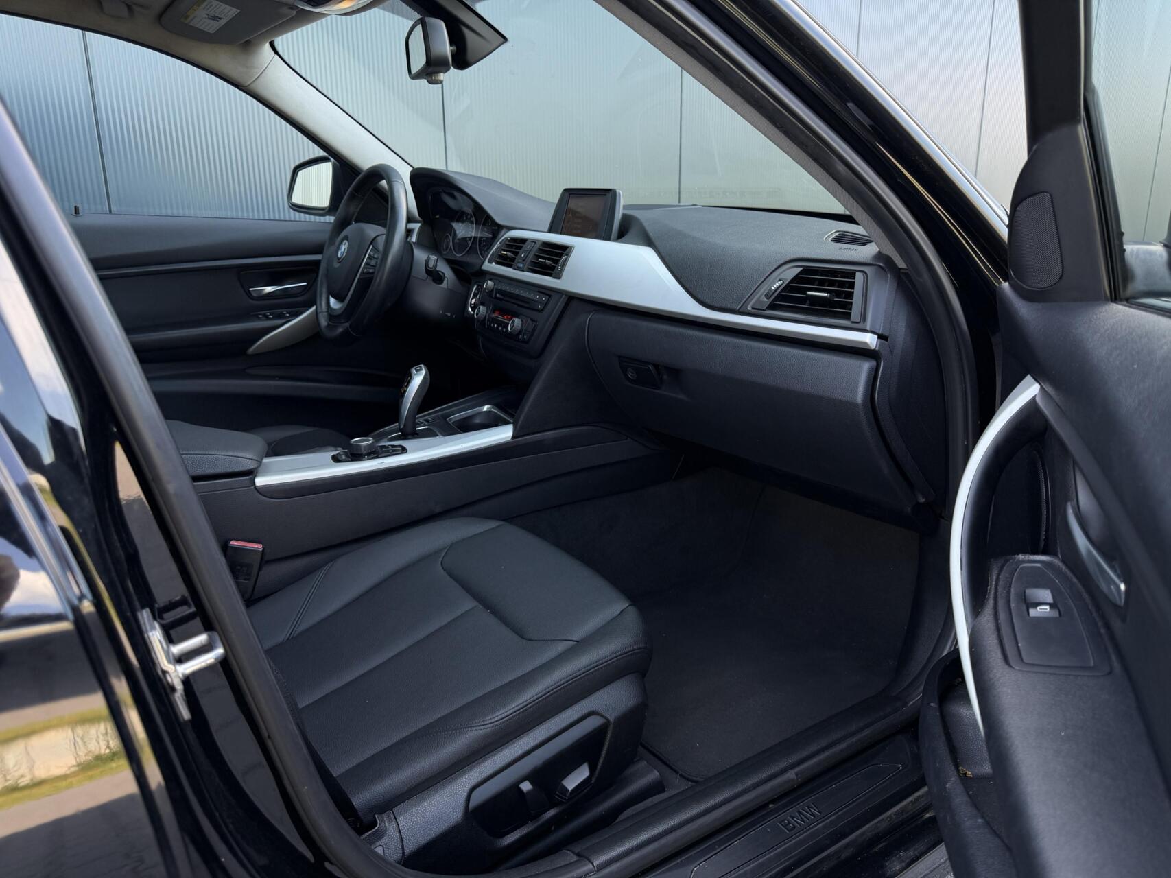 Foto van BMW 328i