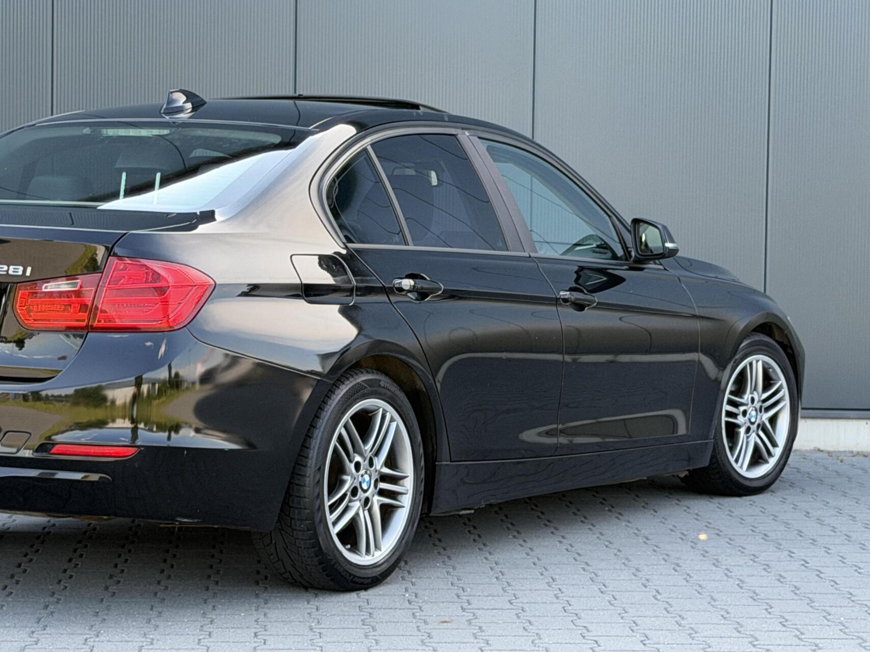 Foto van BMW 328i