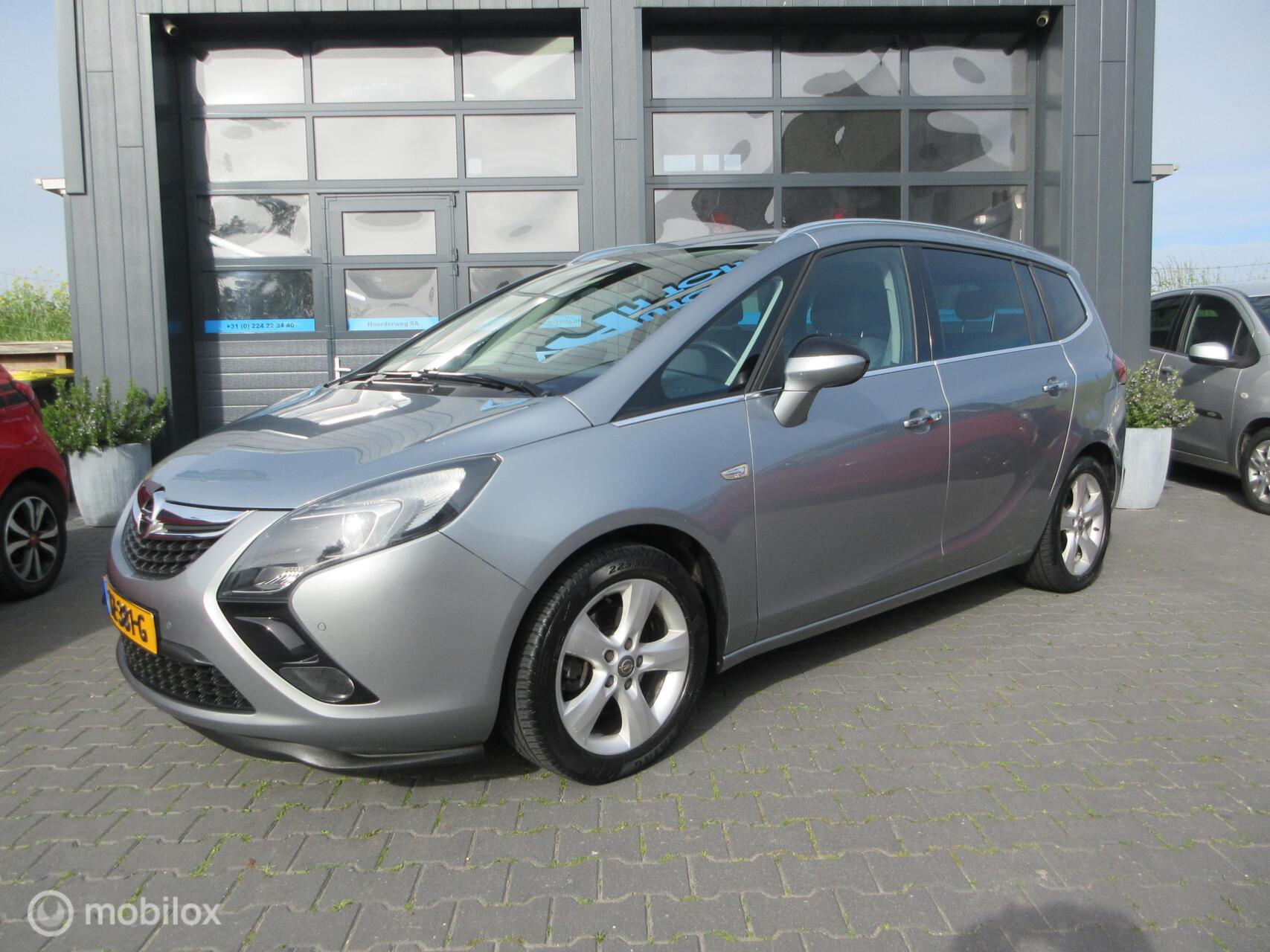 Opel Zafira Tourer 1.4 Cosmo 7p. Airco Cruise Trekhaak Navi 2012 - voorkant