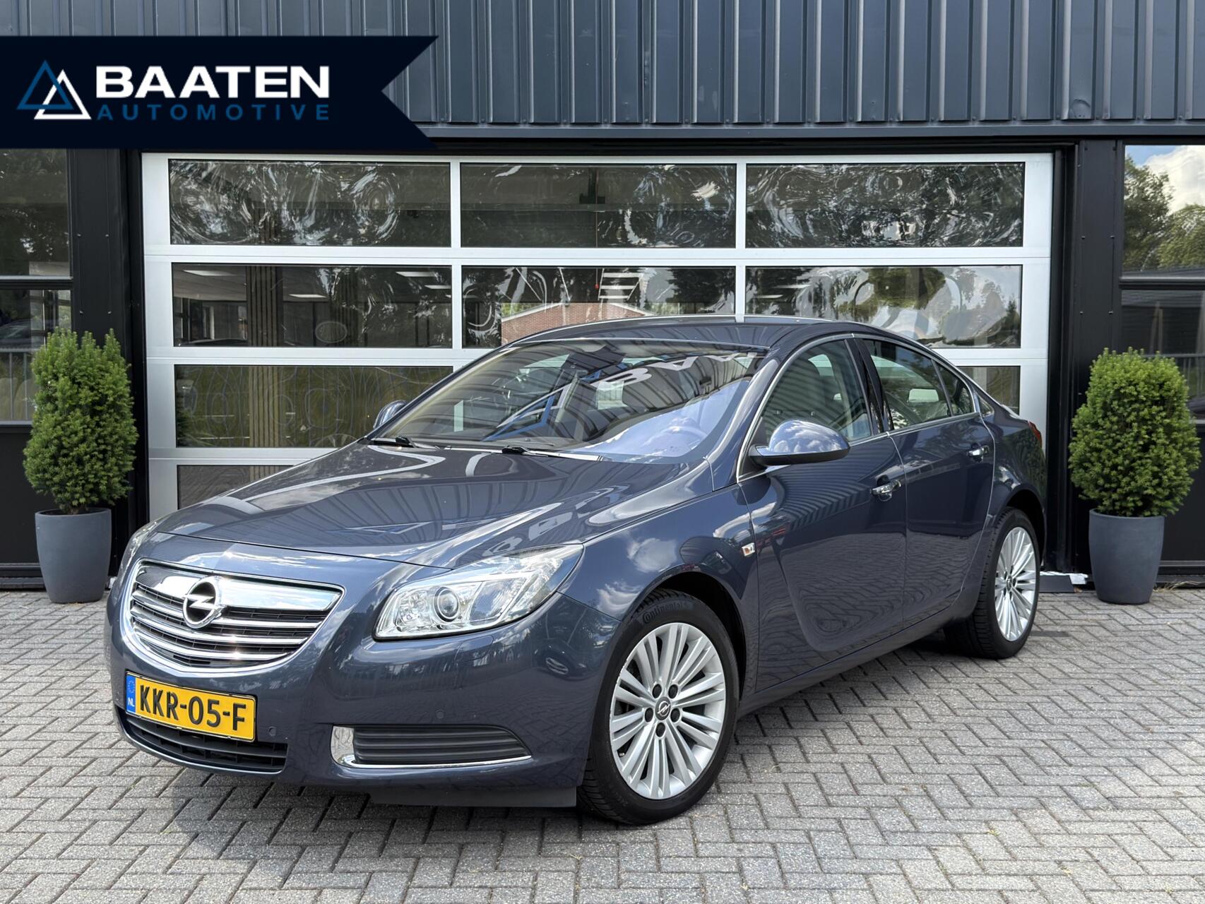 Opel Insignia 2.0 T 220 PK Cosmo|Metro Blue|59.500km|PDC|Navi 2009 - voorkant