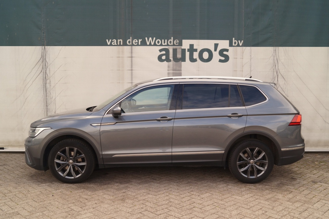 Volkswagen Tiguan 1.5 TSI 150pk DSG Life Edition 7-persoons -LEER-ECC-PDC- 2023 - voorkant