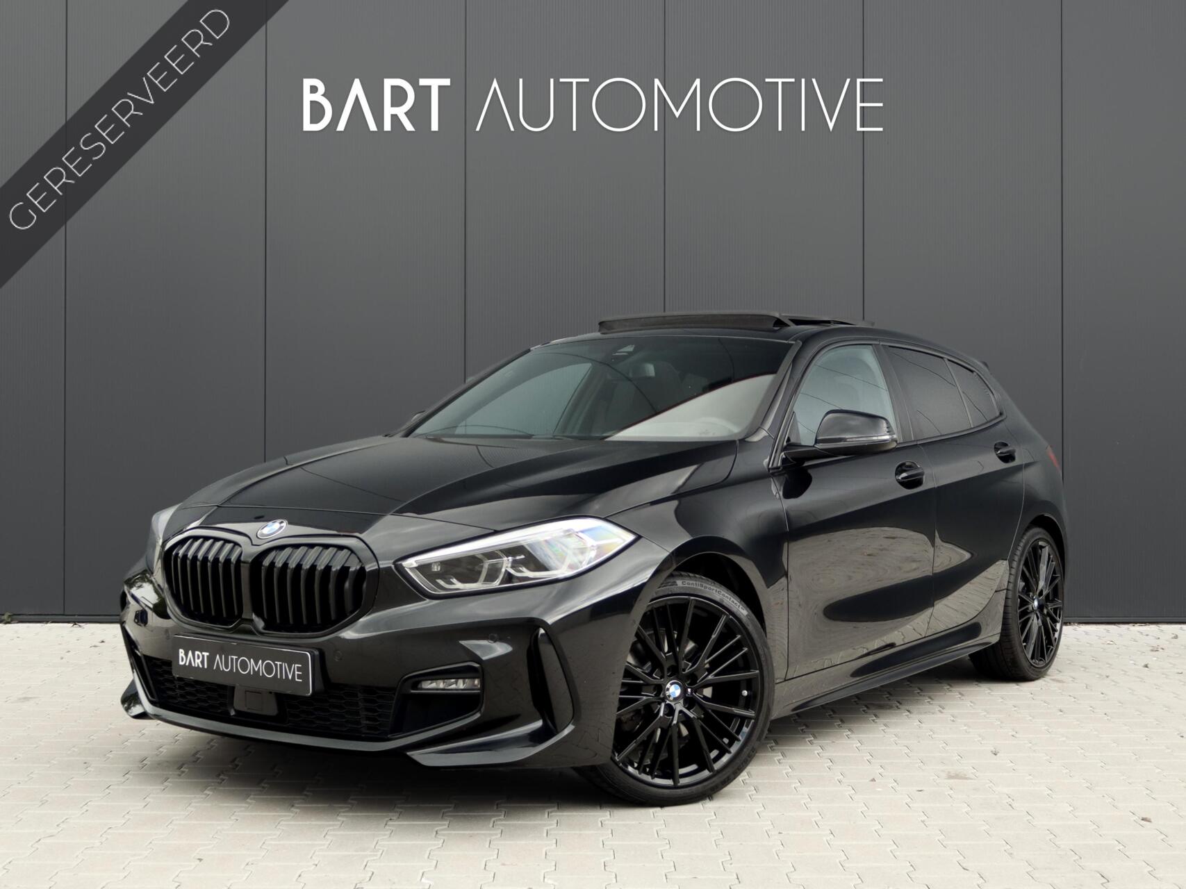 BMW 1-serie 118i High Executive M Pakket|ACC|Camera|Pano|Kuipstoelen 2024 - voorkant