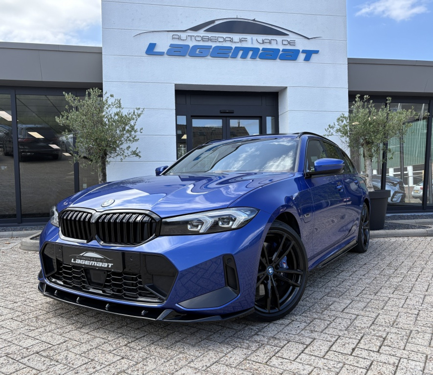 BMW 320e 320e M-Sport Performance | Pano | H&K | Trekhaak 2022 - voorkant