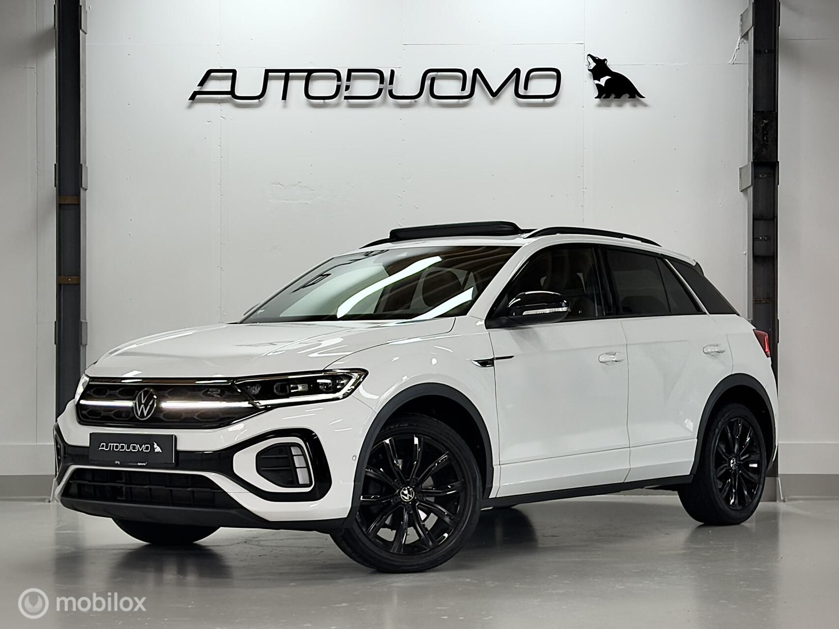Volkswagen T-roc 1.5 TSI R-Line | Pano | IQ | Black Style | Dodehoek | 18" | Camera 2022 - voorkant