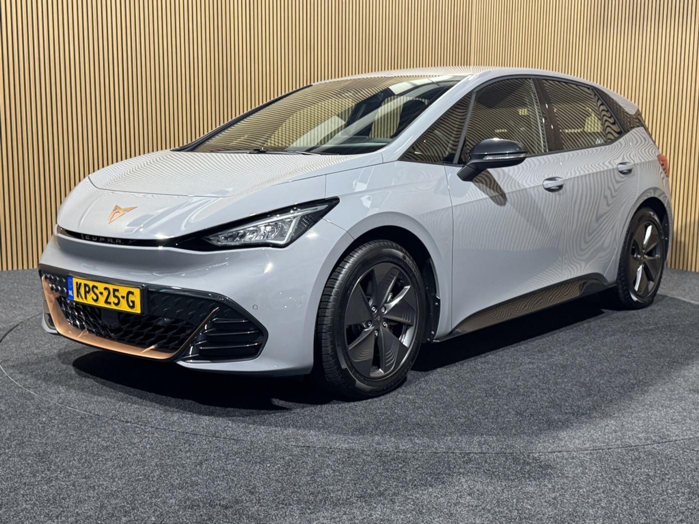 Cupra Born 150 KW 58/62 KWH Business 62 kWh | Warmtepomp | Stoel/stuurverwarming | Camera | 2023 - voorkant