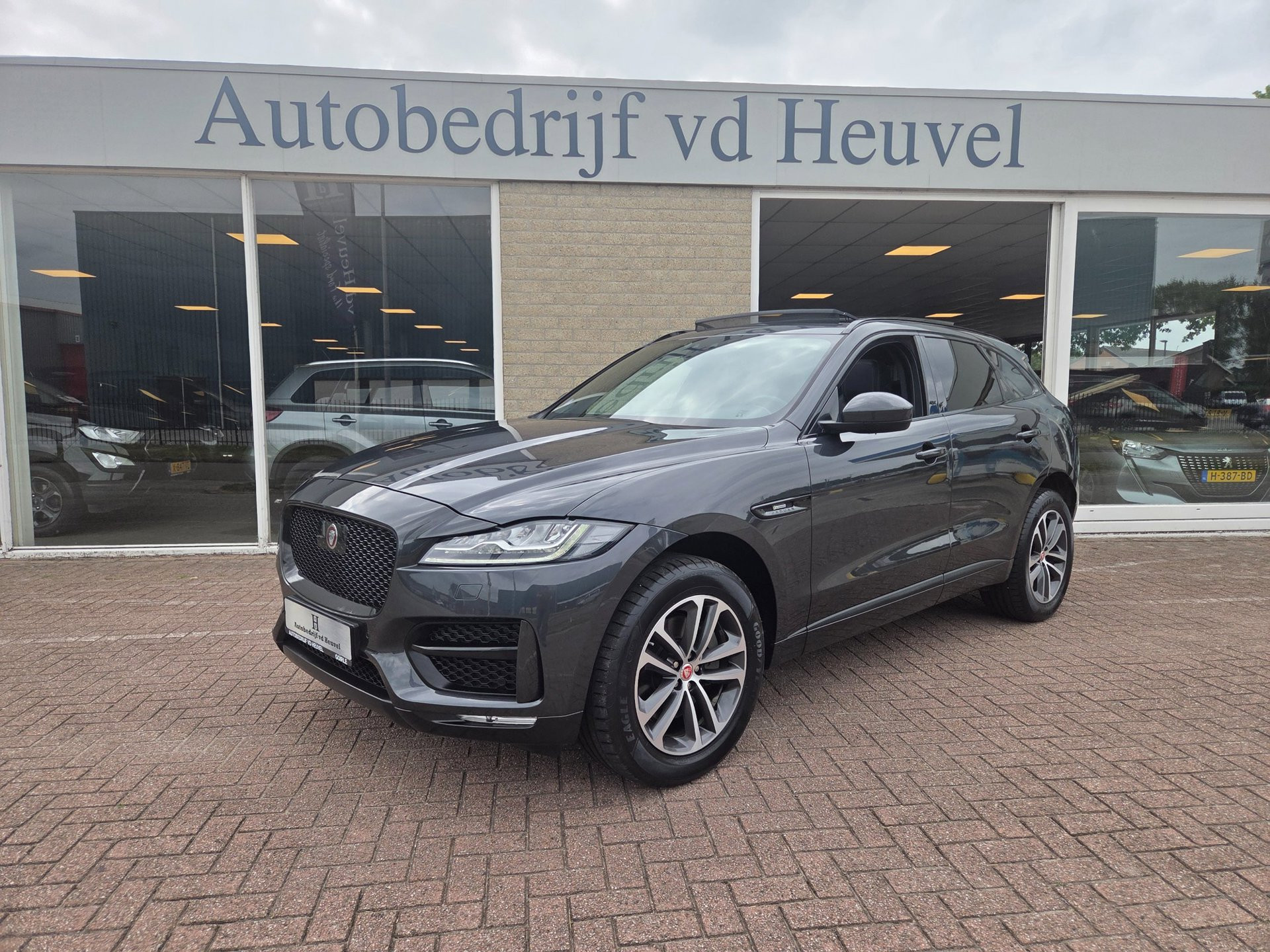 Jaguar Jaguar F-pace 2.0t AWD 300pk R-Sport * Digitale Cockpit* Panorama * Stoelverw * adaptieve* Rijklaar 2018 - voorkant