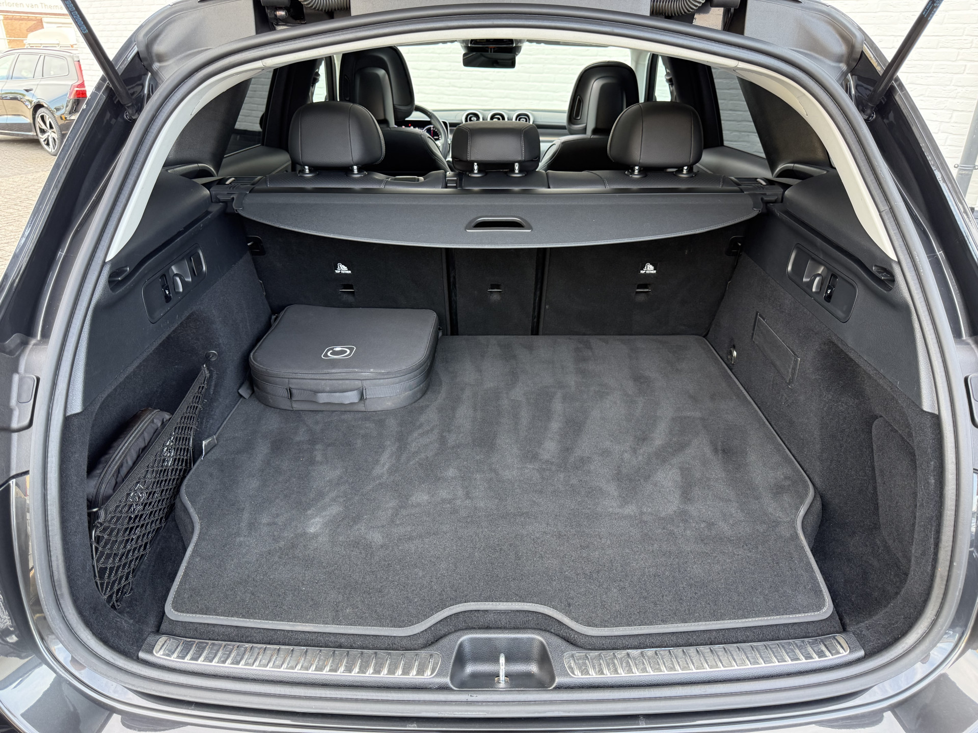 Foto van Mercedes-Benz GLC 300 E 4Matic