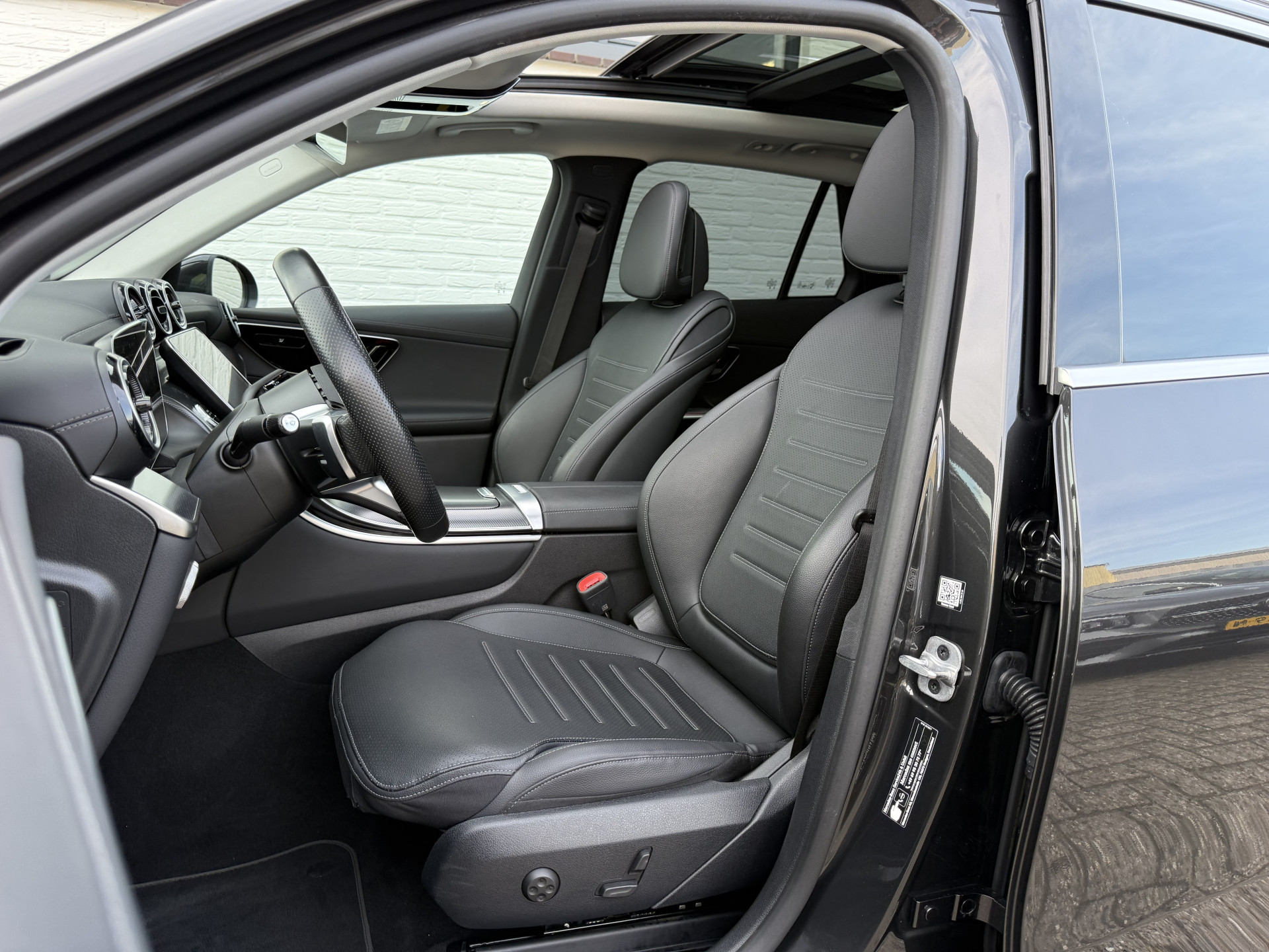 Foto van Mercedes-Benz GLC 300 E 4Matic