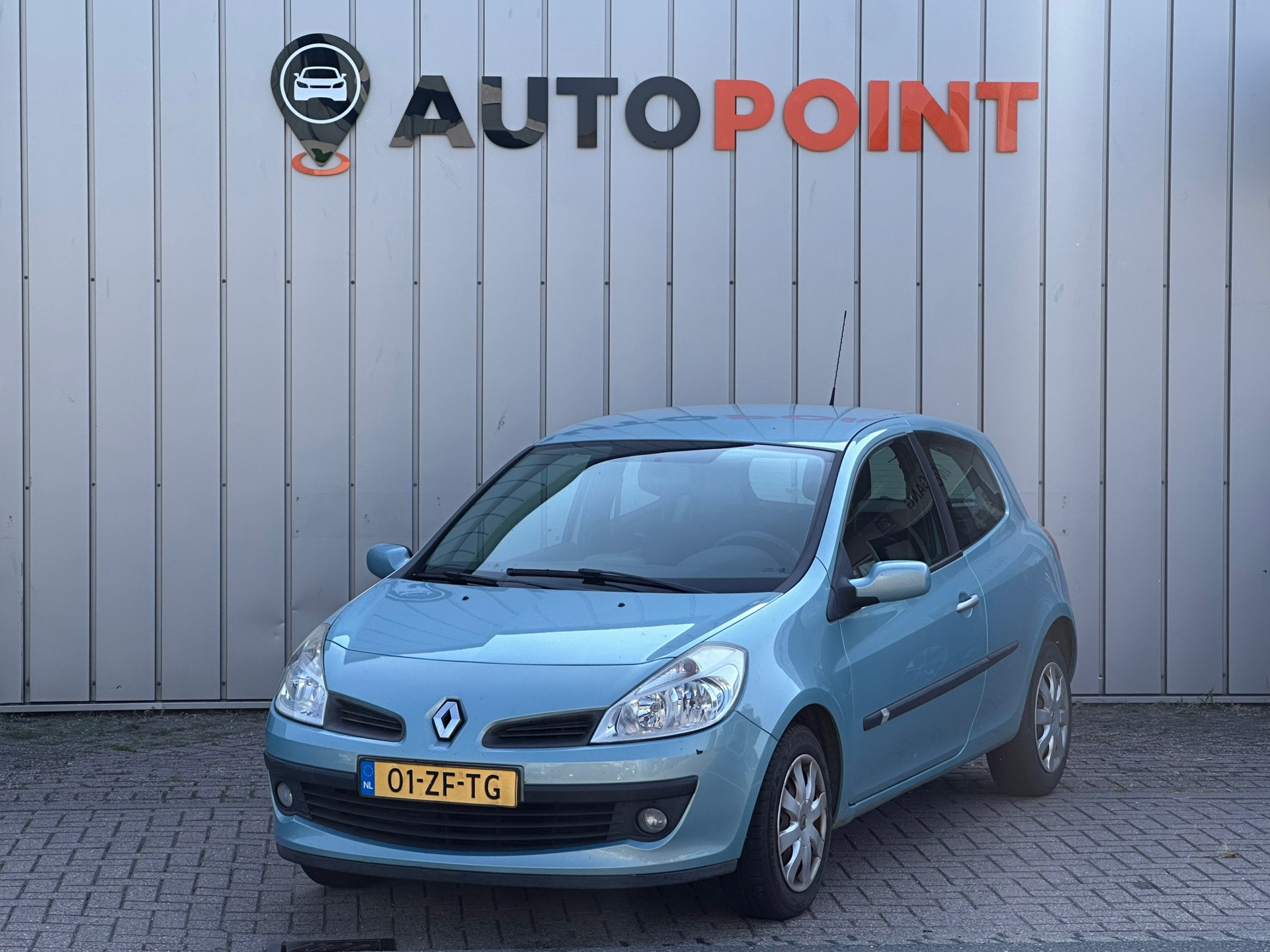 Renault Clio 1.2 TCE Dynamique CRUISE CONTROL AIRCO RADIO ELEKTRISCHE RAMEN INRUILKOOPJE 2008 - voorkant