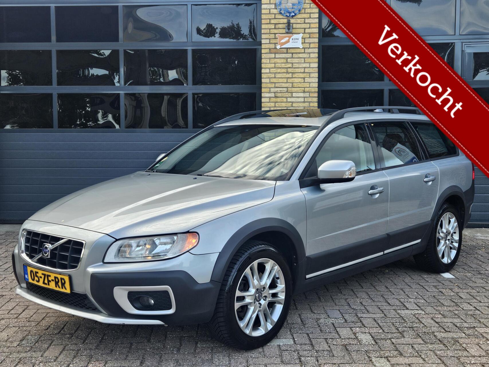 Volvo Xc70 2.4 D5 Summum | Schuif-/kanteldak | Trekhaak | Leder | Climate Control 2008 - voorkant