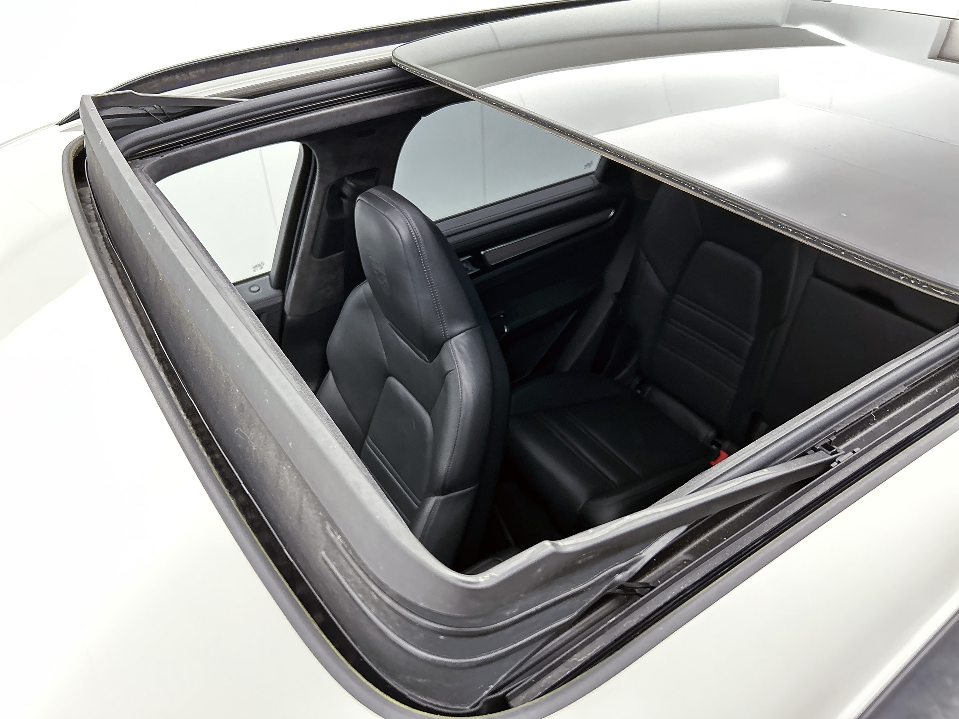 Foto van Porsche Cayenne Turbo S E-hybrid