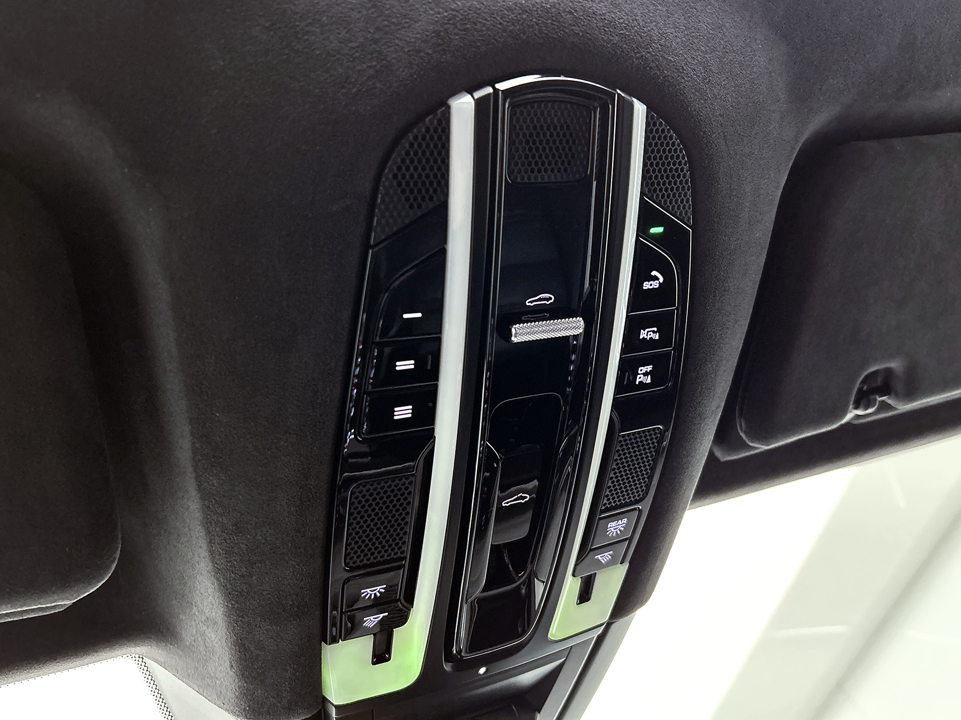 Foto van Porsche Cayenne Turbo S E-hybrid