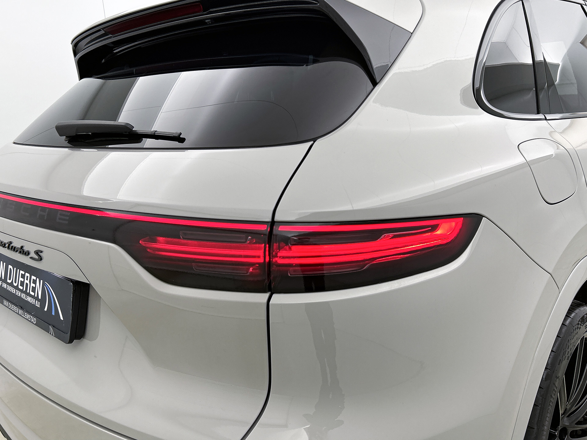 Foto van Porsche Cayenne Turbo S E-hybrid