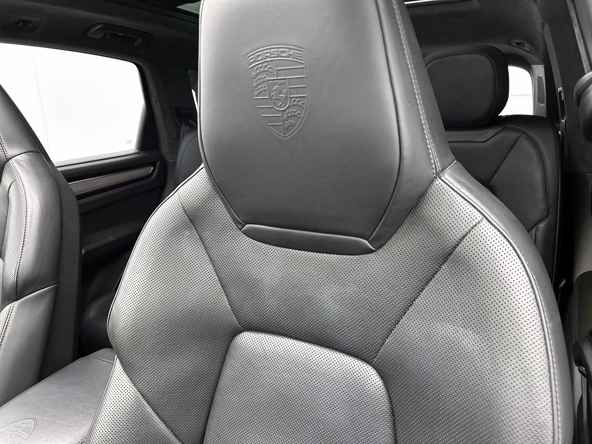 Foto van Porsche Cayenne Turbo S E-hybrid