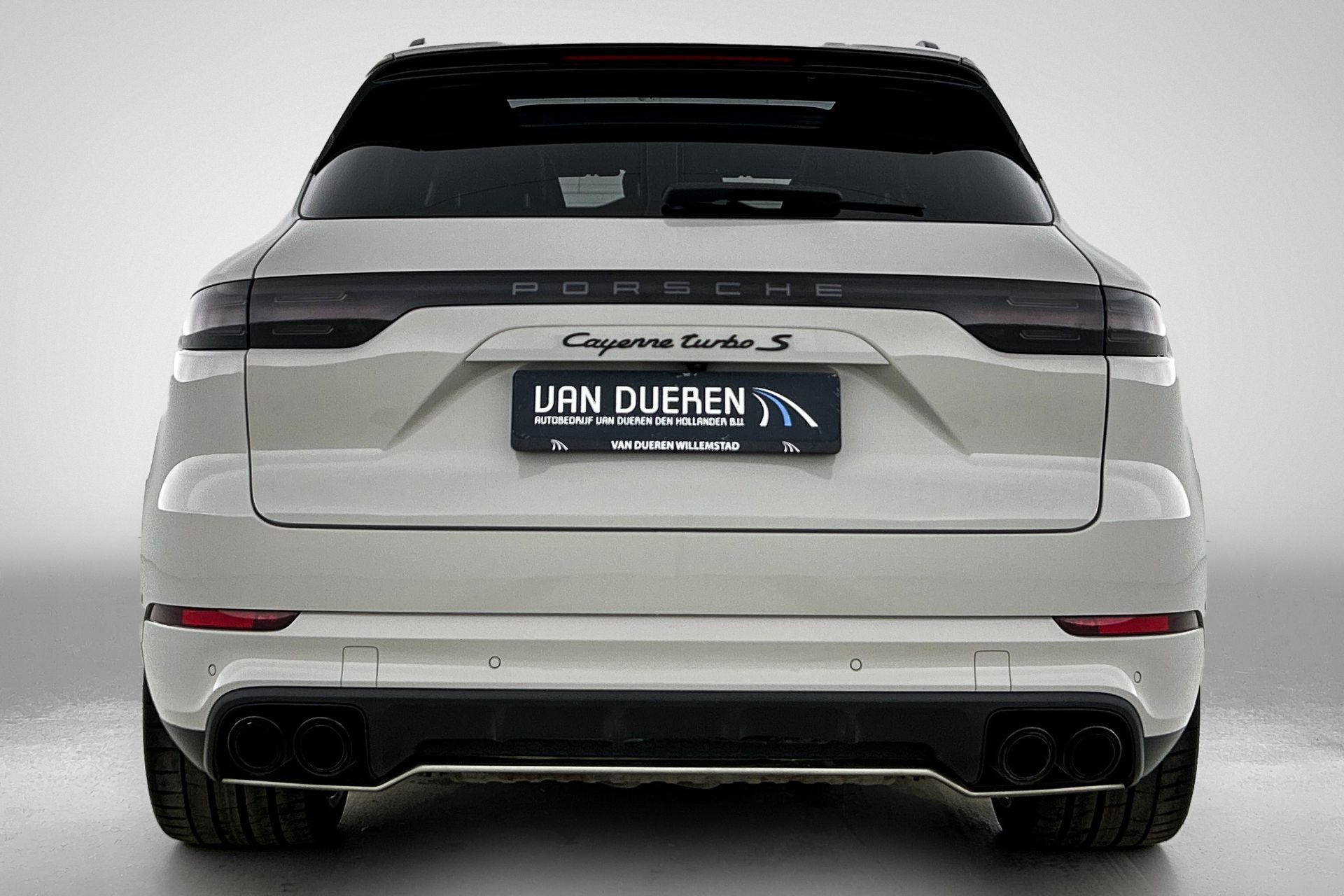 Foto van Porsche Cayenne Turbo S E-hybrid