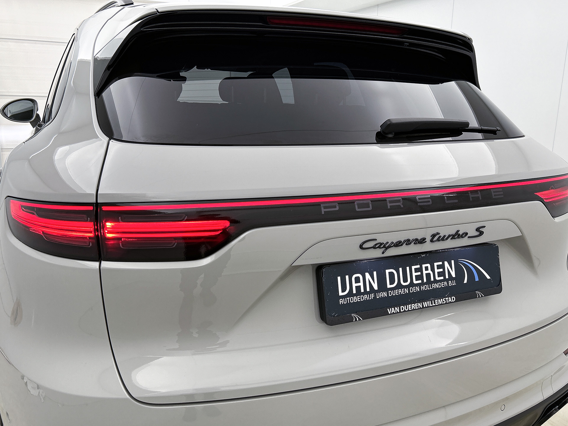 Foto van Porsche Cayenne Turbo S E-hybrid