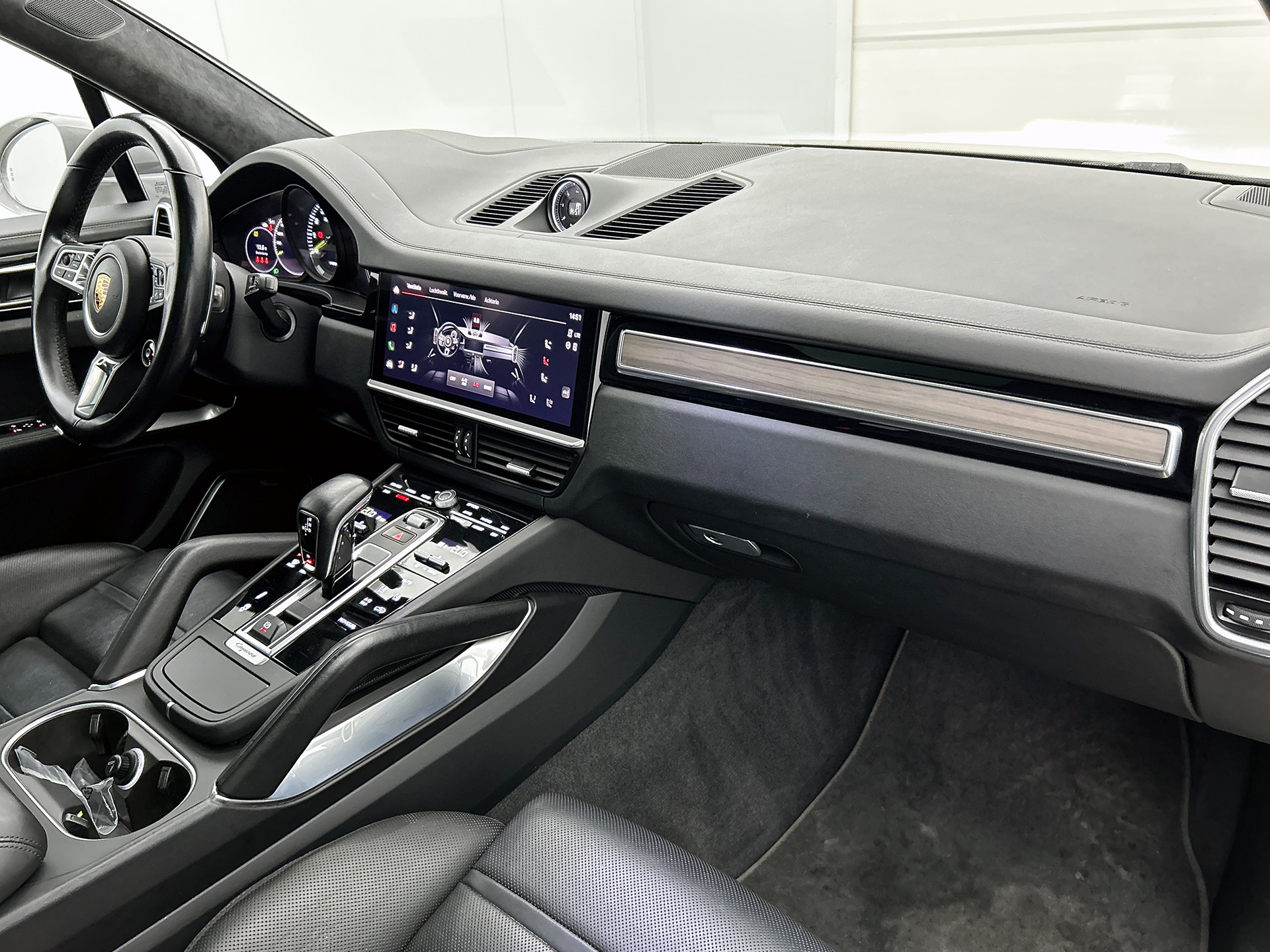 Foto van Porsche Cayenne Turbo S E-hybrid
