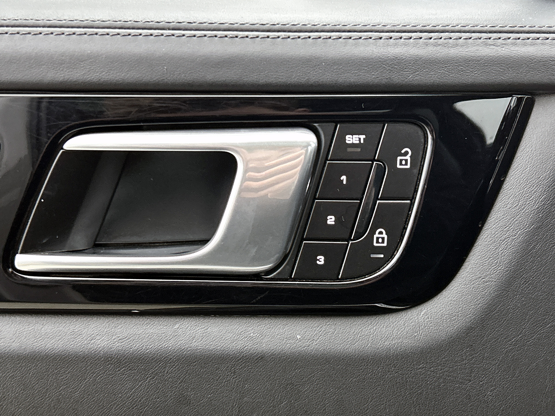 Foto van Porsche Cayenne Turbo S E-hybrid