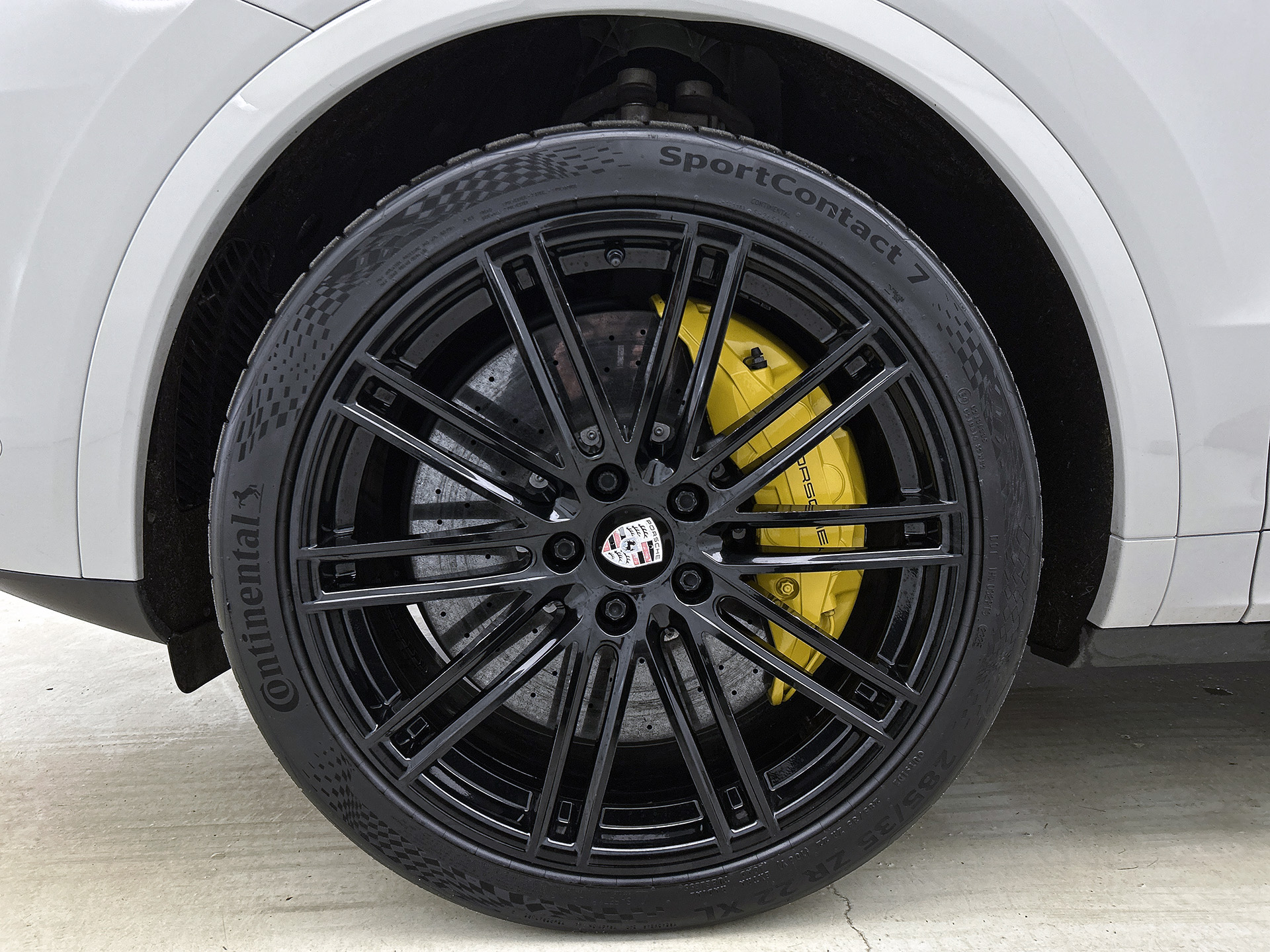 Foto van Porsche Cayenne Turbo S E-hybrid