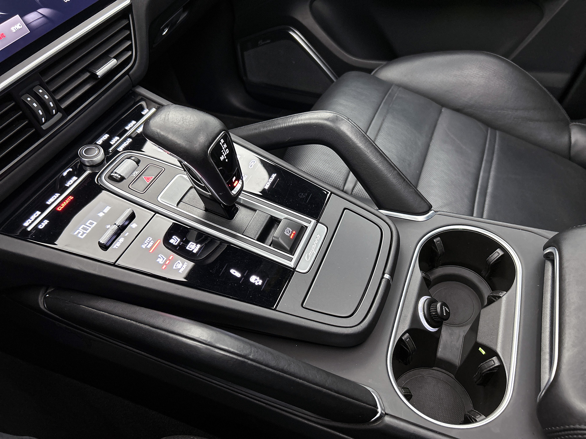 Foto van Porsche Cayenne Turbo S E-hybrid