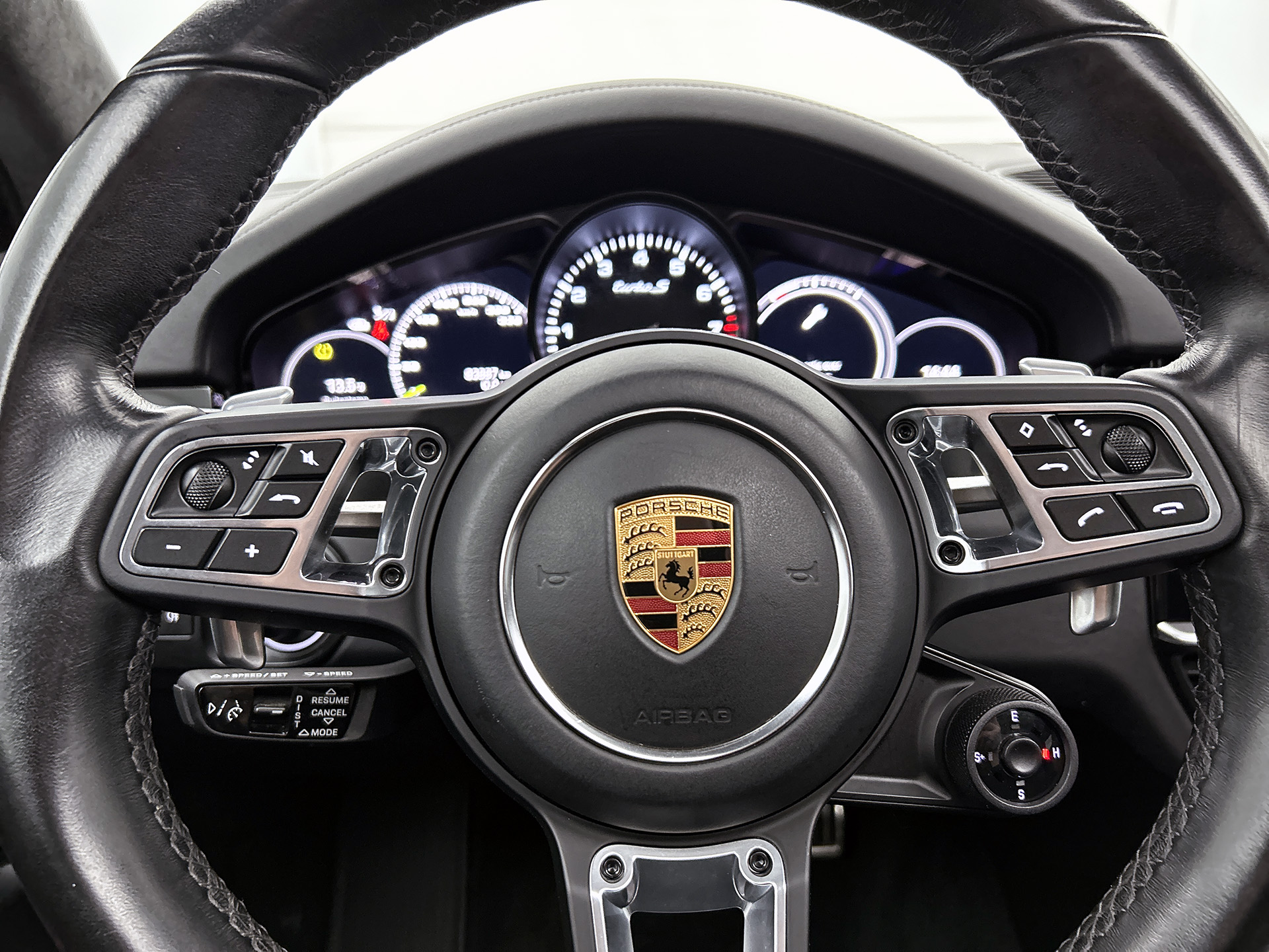 Foto van Porsche Cayenne Turbo S E-hybrid