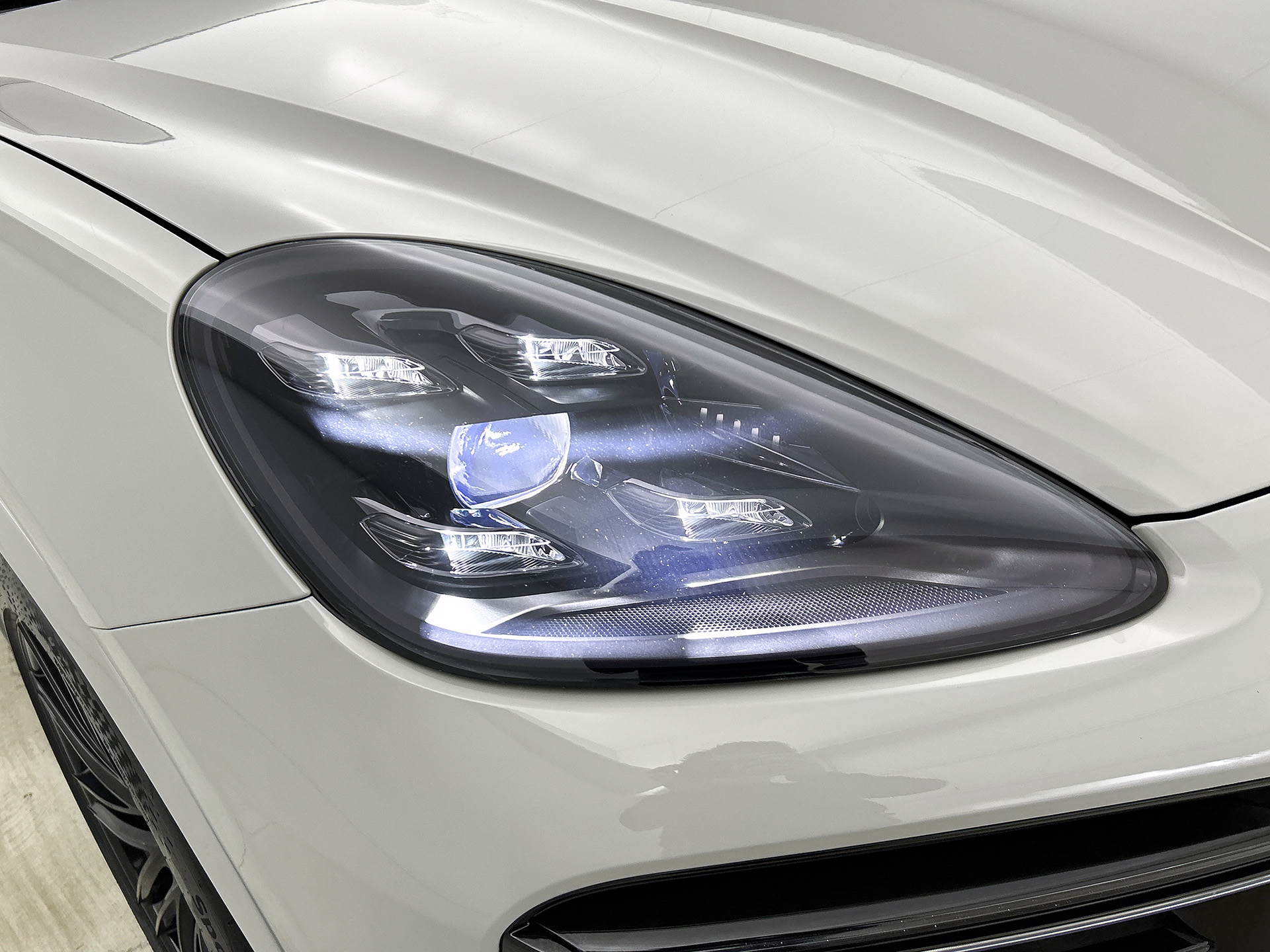 Foto van Porsche Cayenne Turbo S E-hybrid