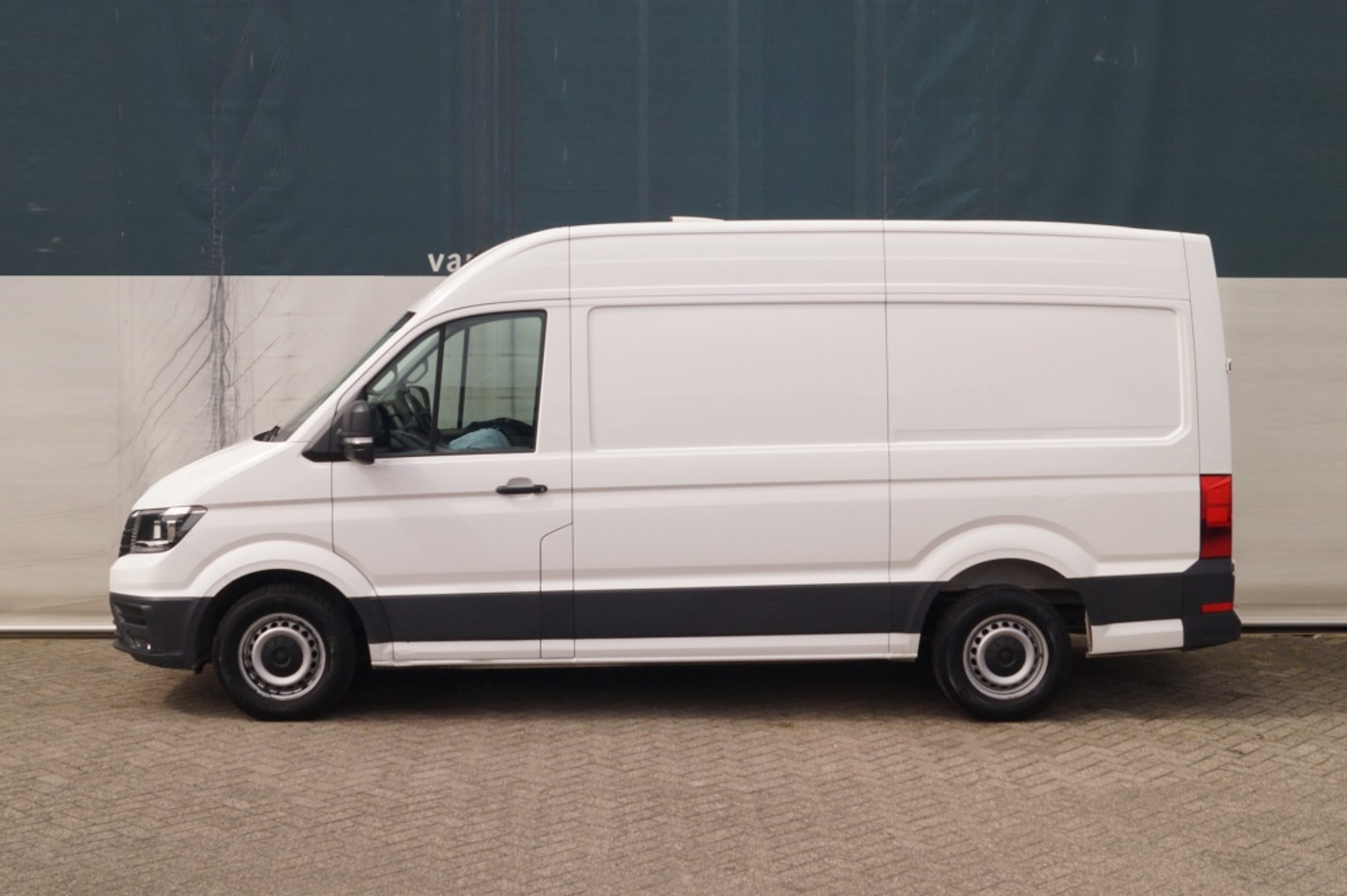 Volkswagen Crafter 35 2.0 TDI 177pk L3-H3 -NAVI-AIRCO-PDC-TREKHAAK- 2020 - voorkant