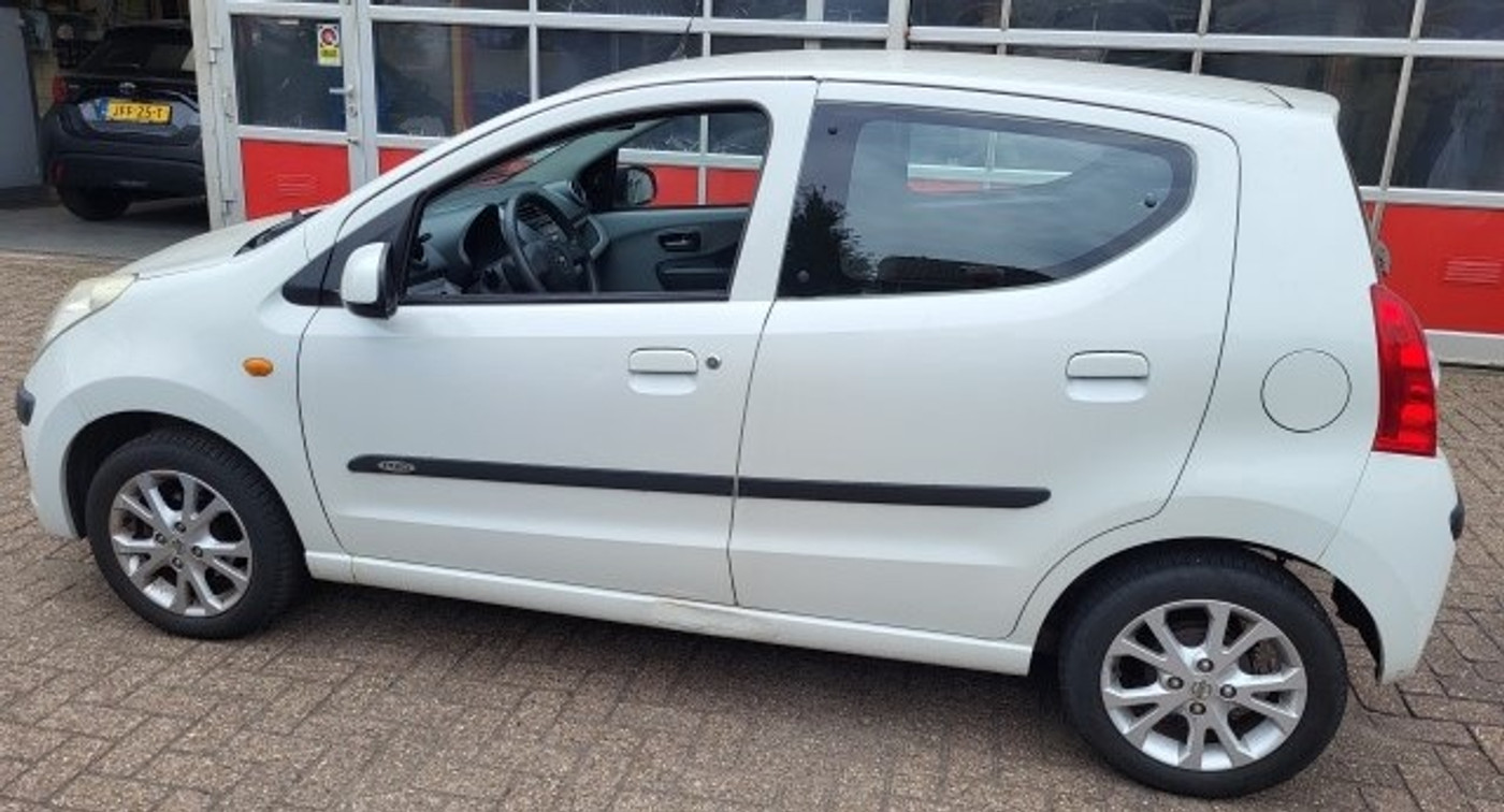 Nissan Nissan Pixo 1.0 Acenta met Airco en Nw APK 2010 - voorkant