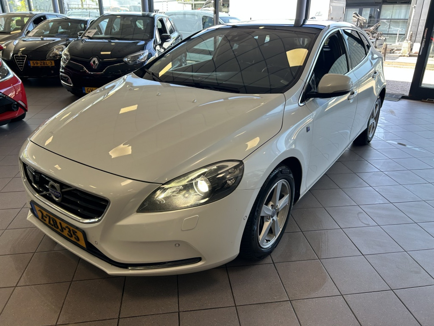 Volvo V40 2.0 D4 Oc. Race Bns Leder PANO Eerste Eig BJ 2014 !!! 2014 - voorkant