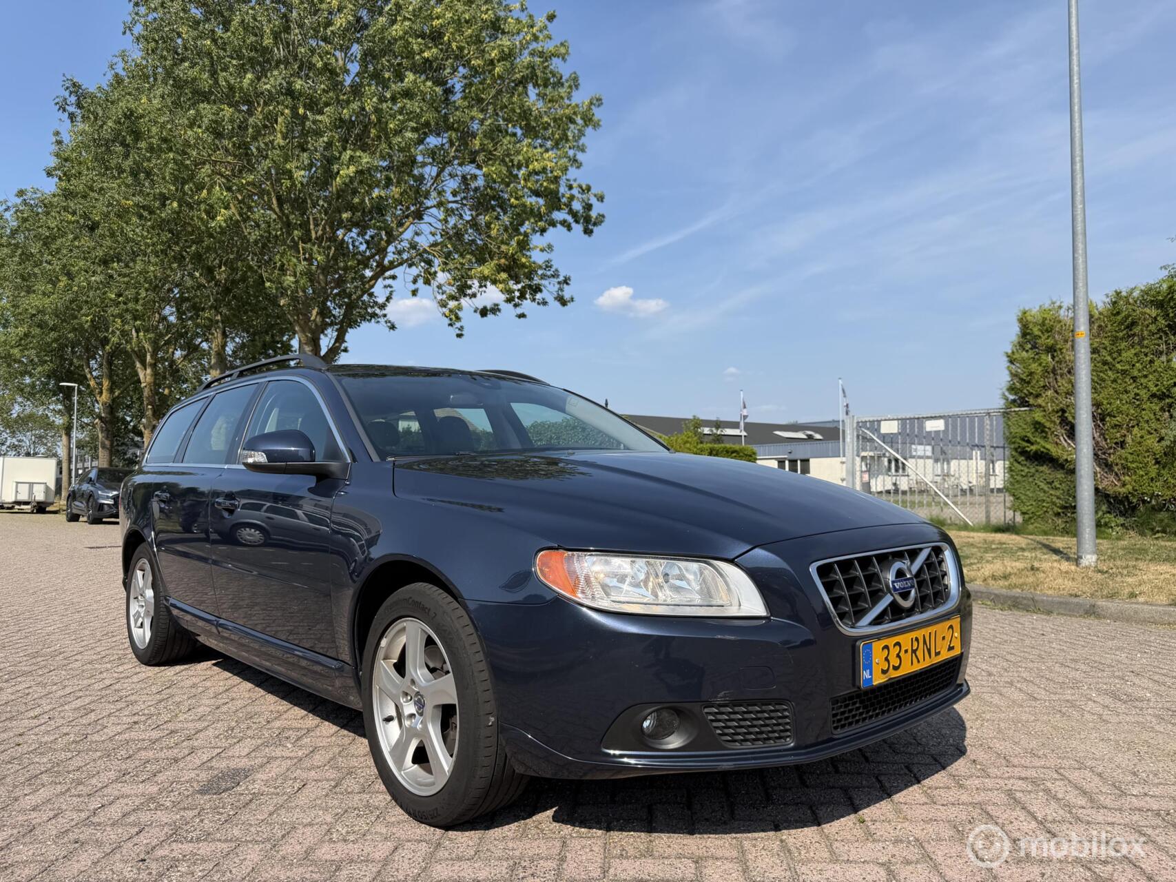 Volvo V70 1.6 T4 Momentum Dealer Onderhouden! 2011 - voorkant