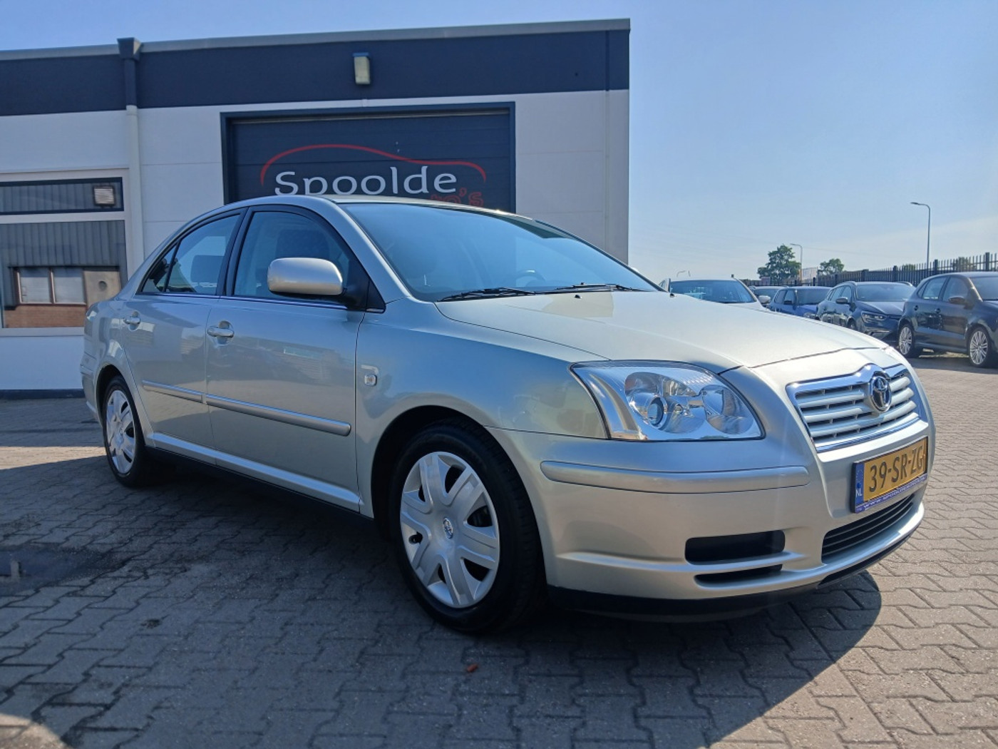 Toyota Avensis 1.6 VVTi Linea Terra 2006 - voorkant