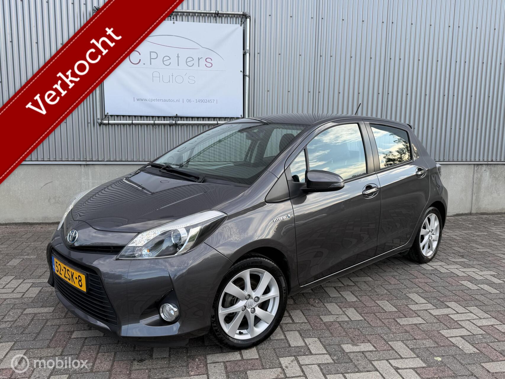 Toyota Toyota Yaris Hybrid 1.5 Full Hybrid Dynamic 2013 Automaat / Camera / Keyless / Trekhaak / 2e eigenaar NAP 2013 - voorkant
